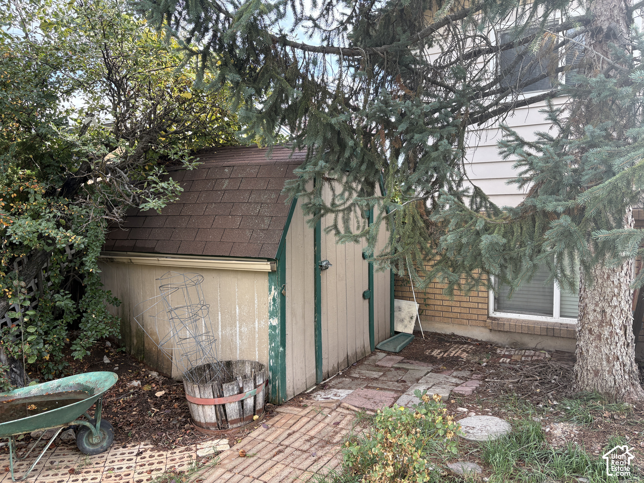main property photo 27