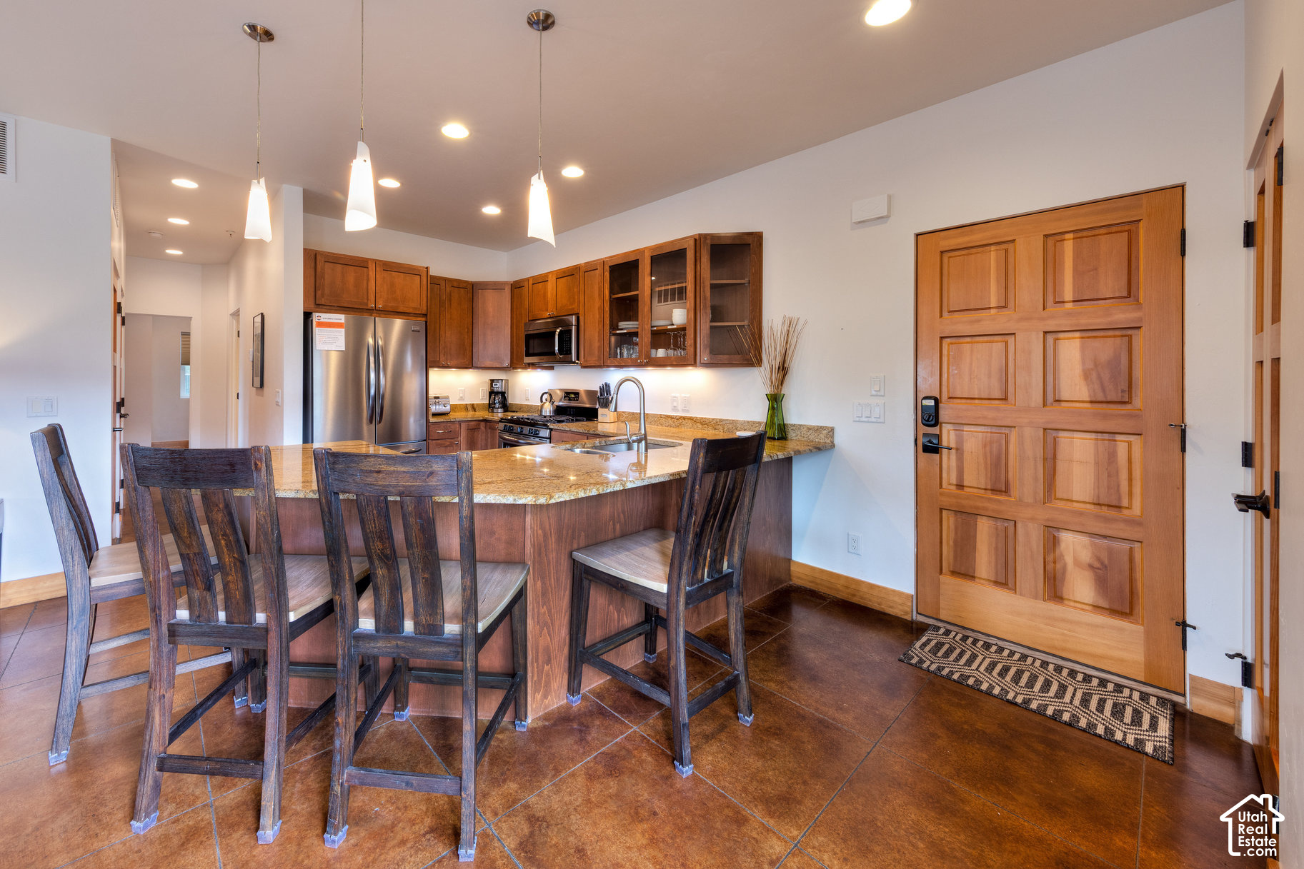 main property photo 13