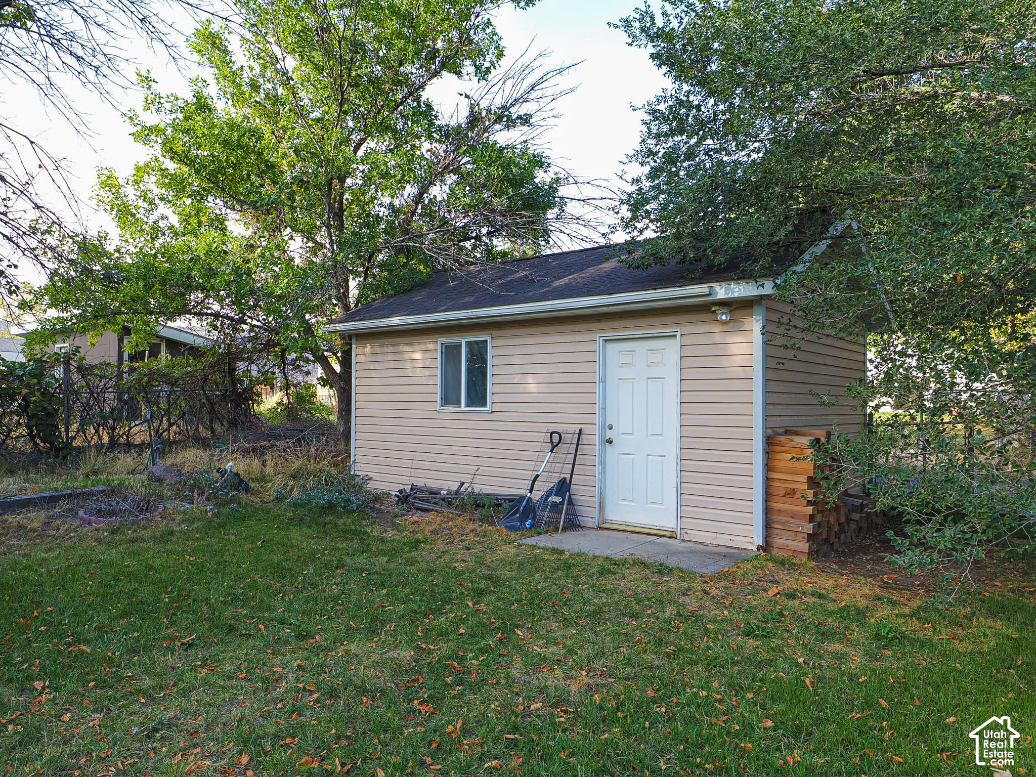 main property photo 9