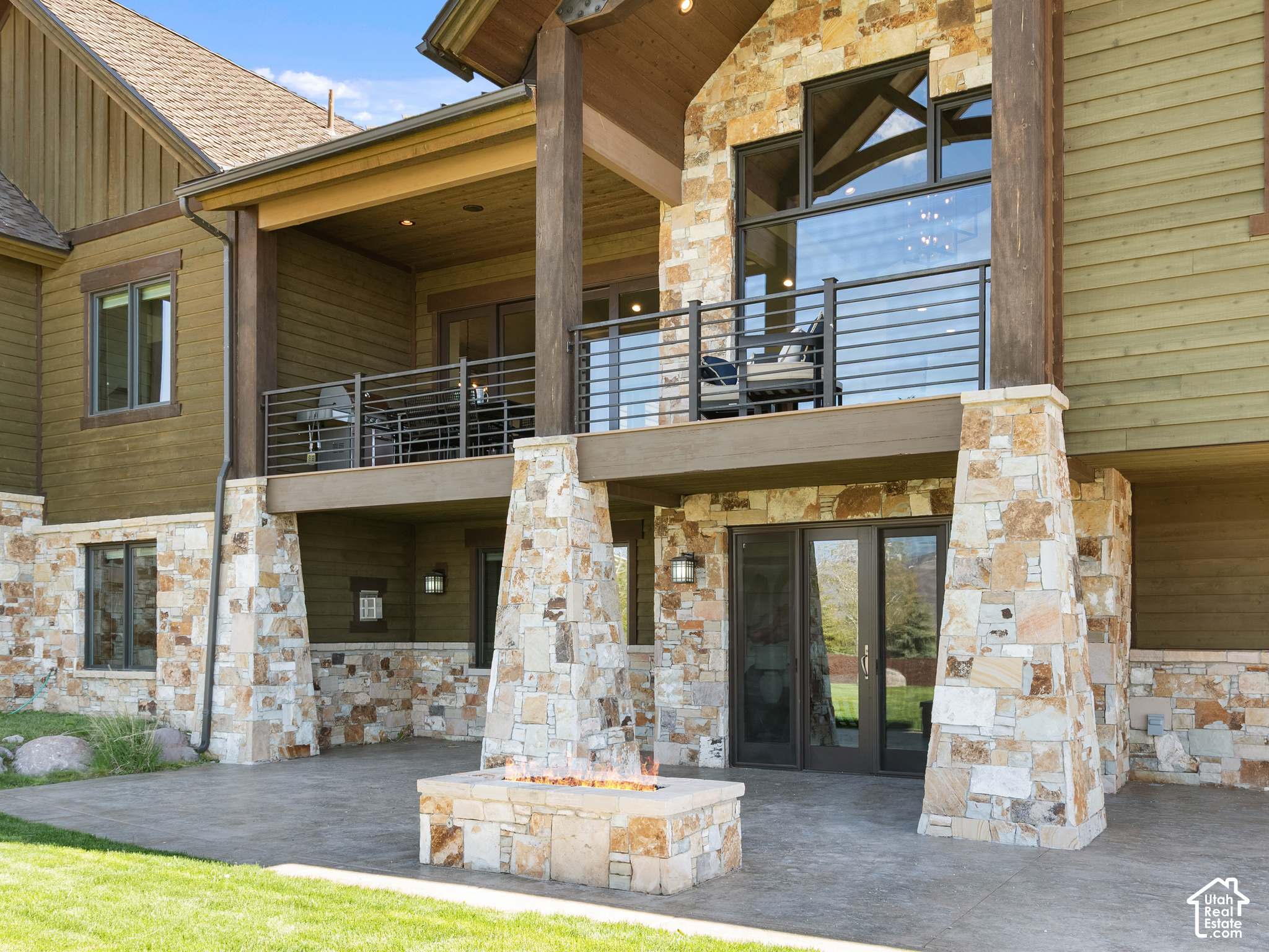 main property photo 37