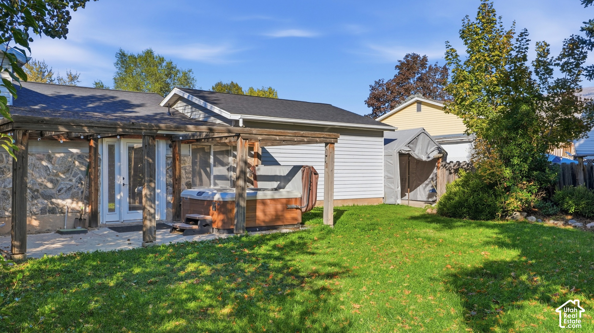 main property photo 28