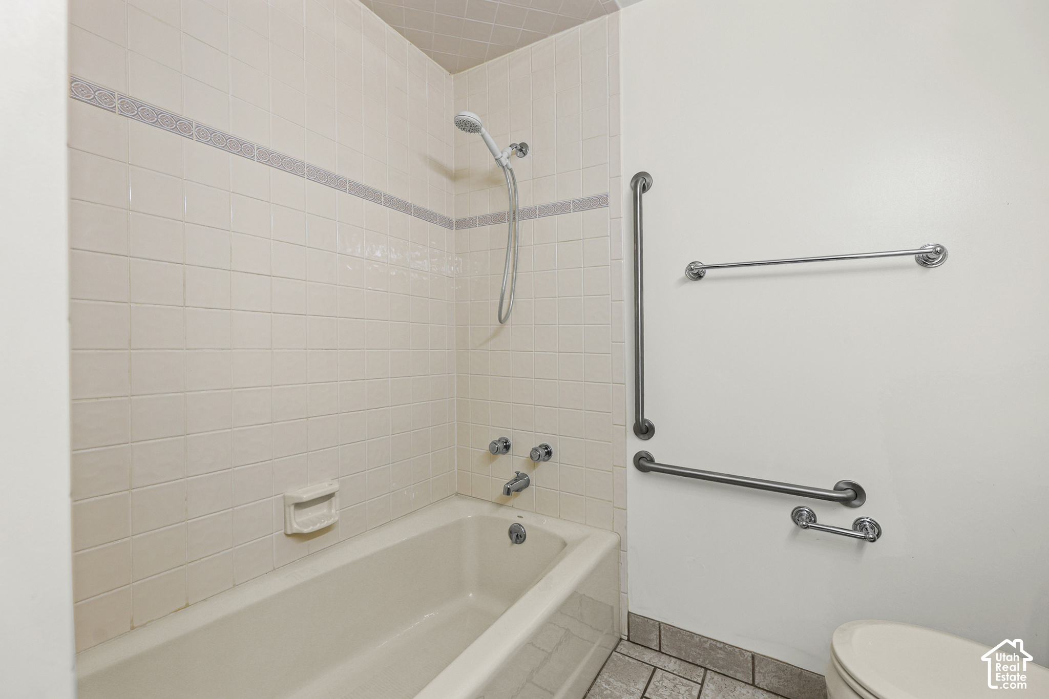 main property photo 13