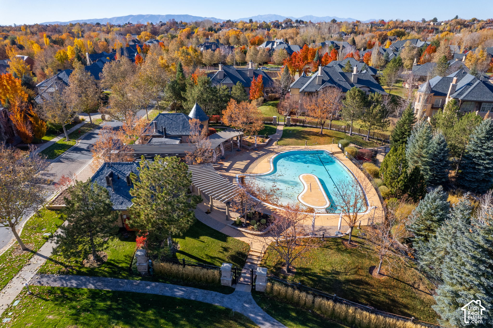 main property photo 40