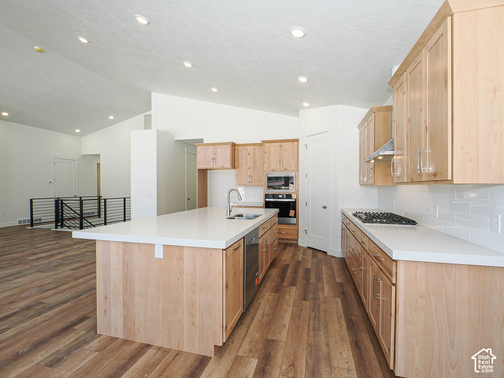 main property photo 16