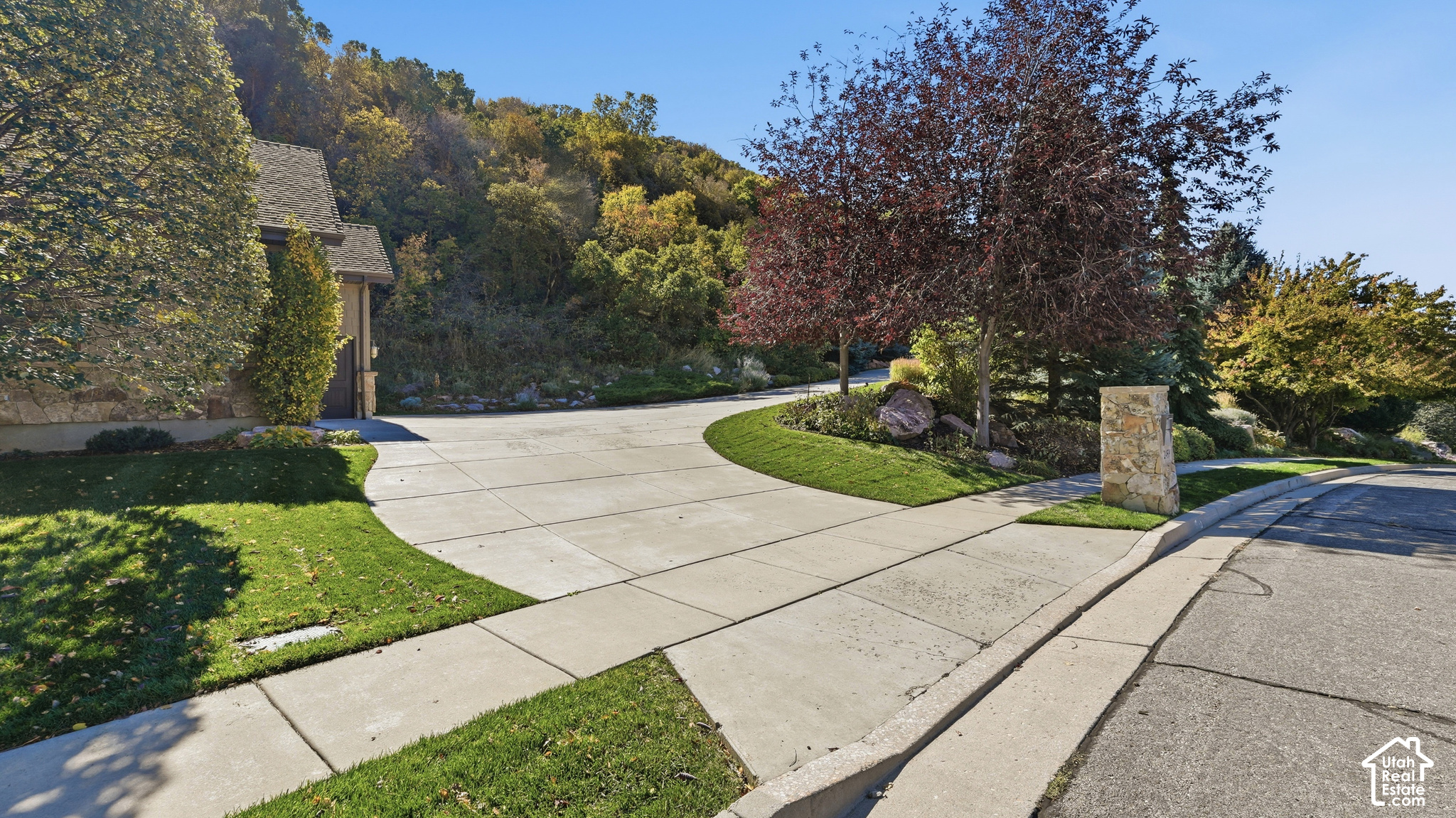 main property photo 16