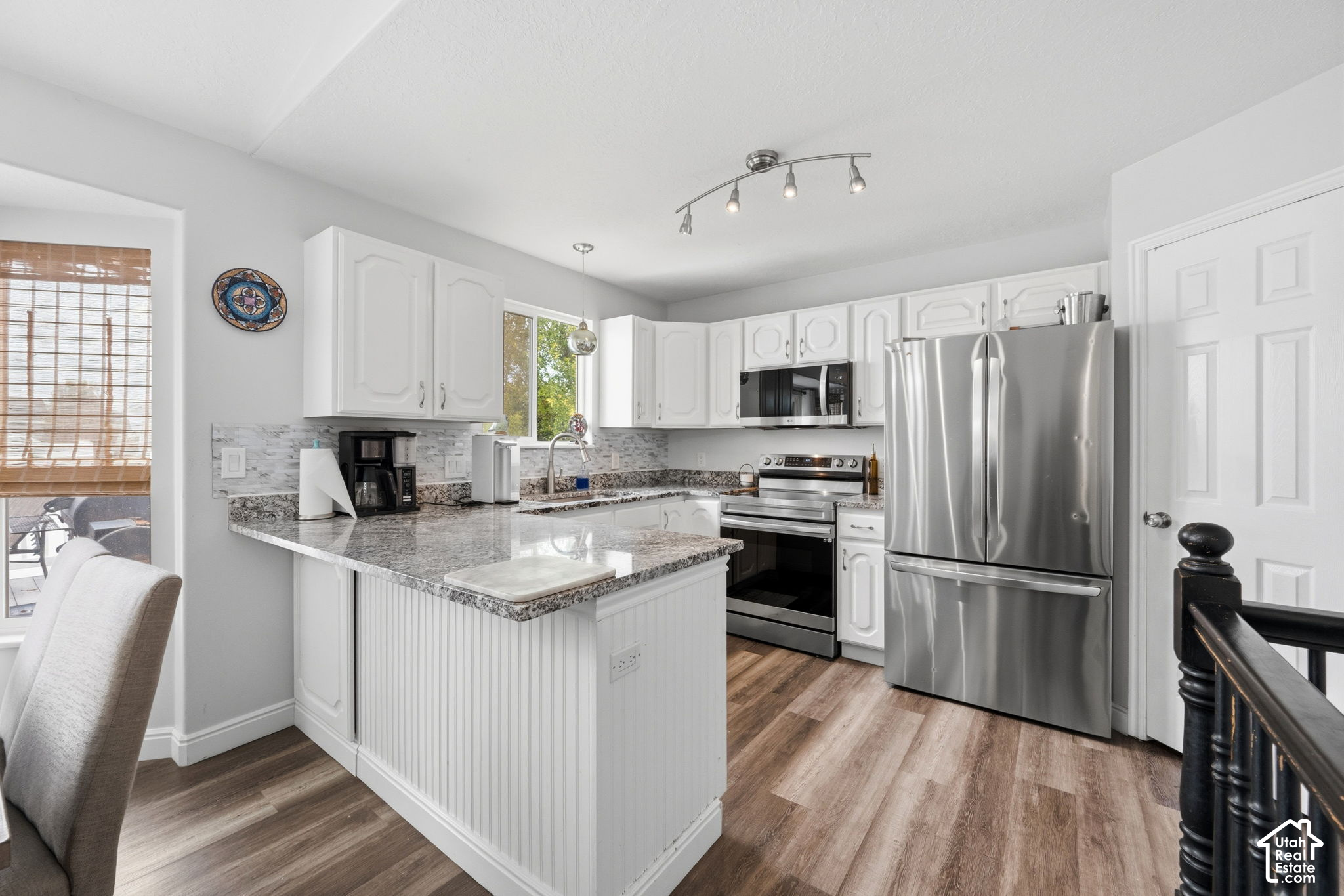 main property photo 9