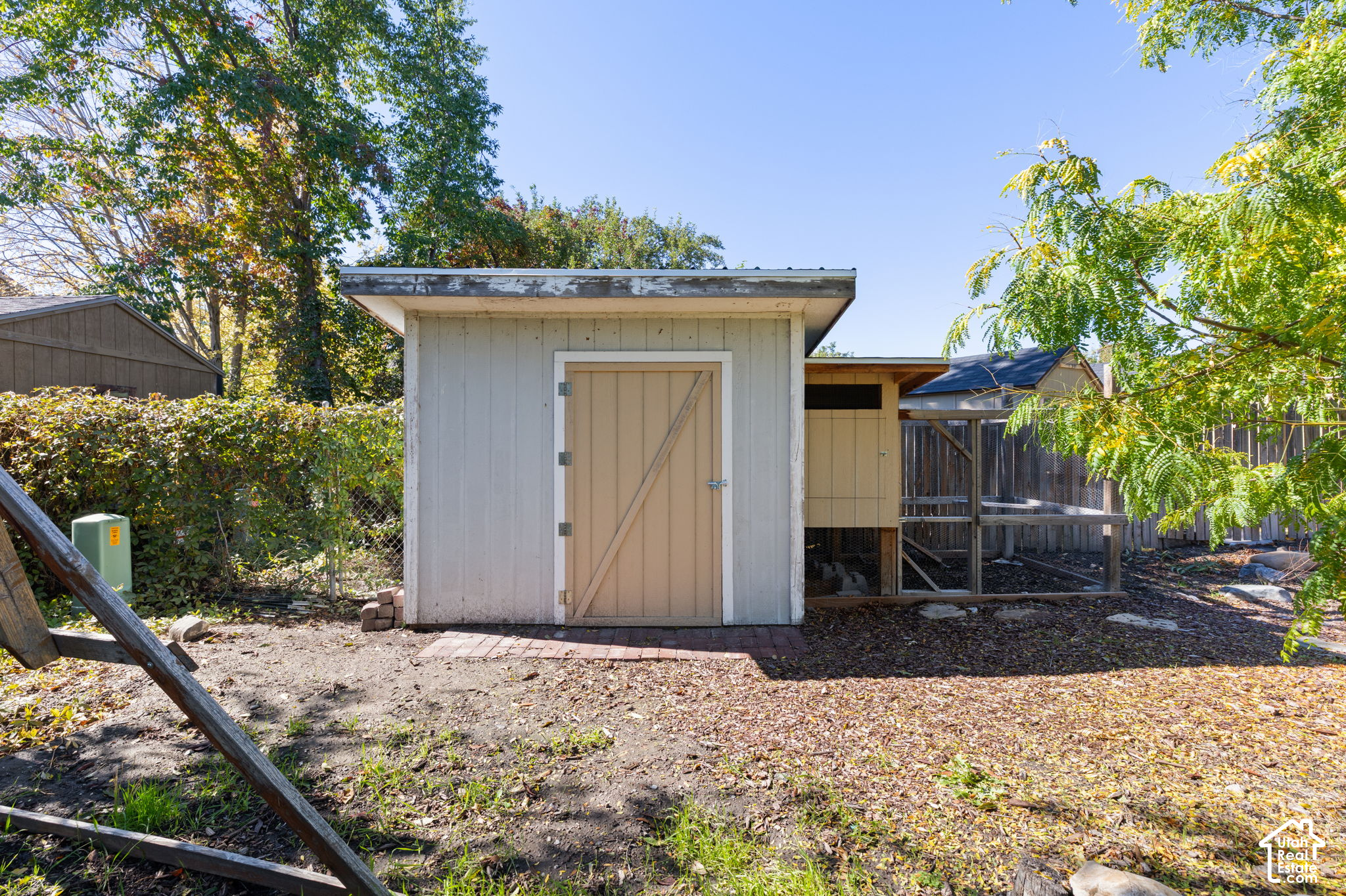 main property photo 40