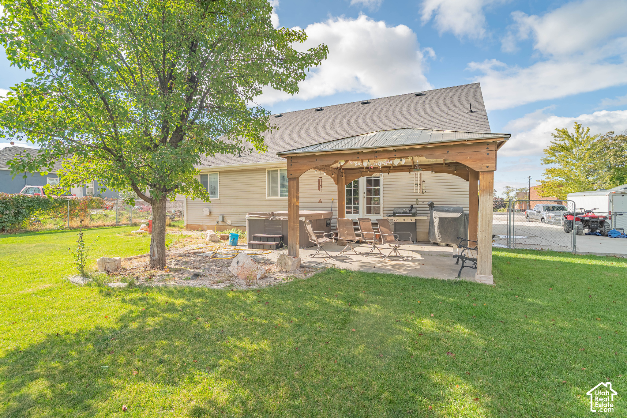 main property photo 20