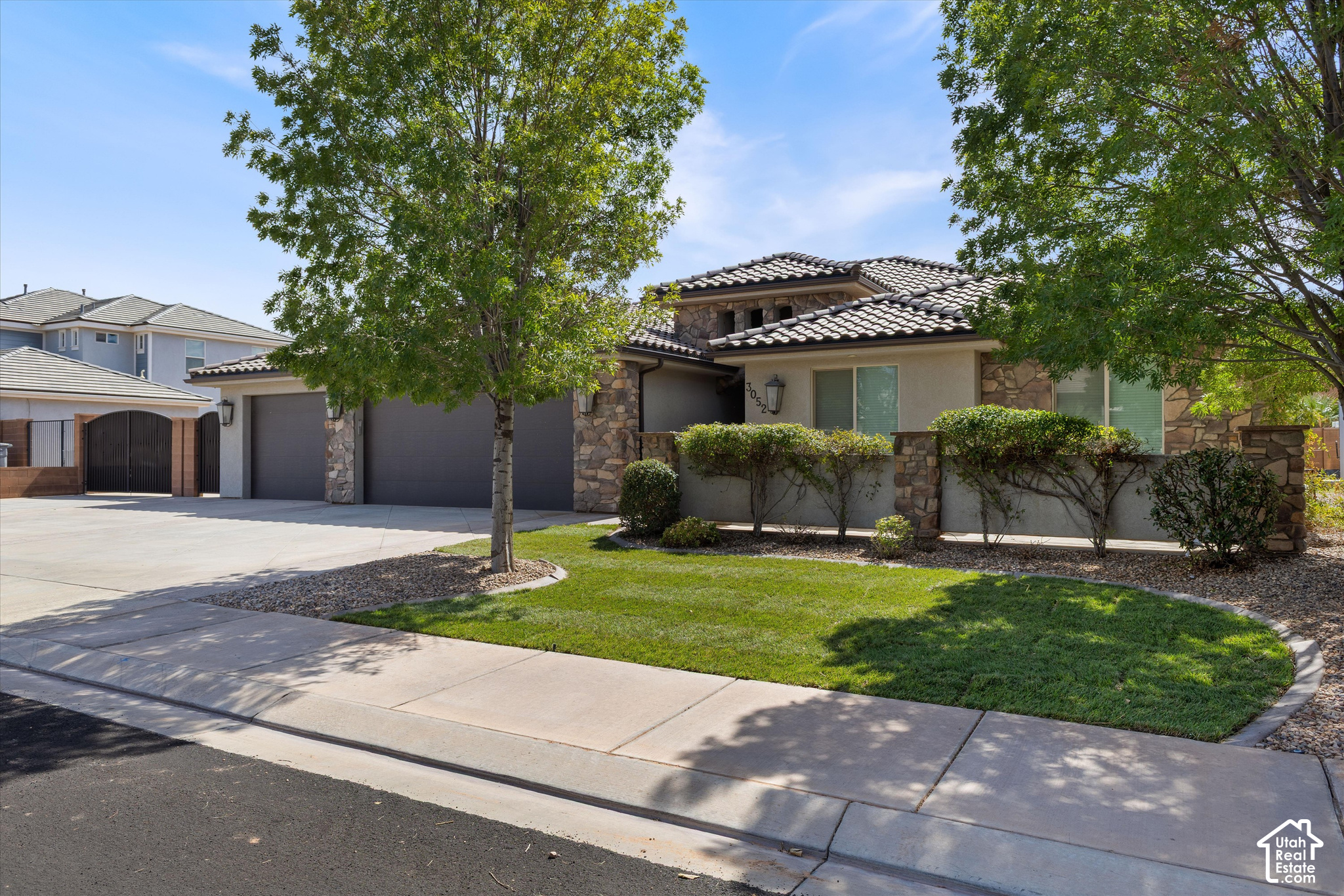 main property photo 11