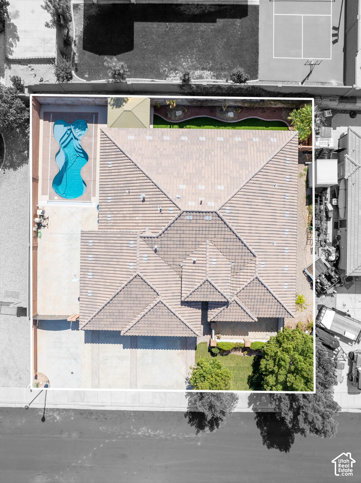 main property photo 40