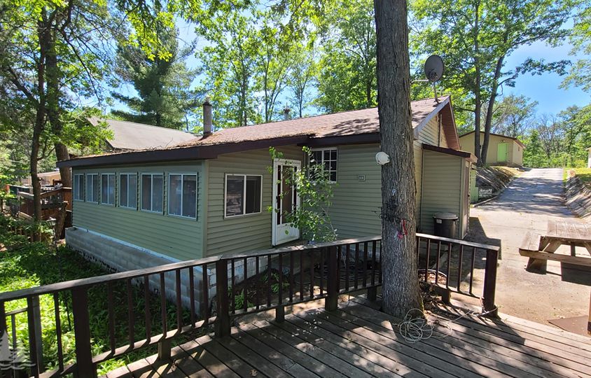 6049 Honey Ln, Johannesburg, MI 49751