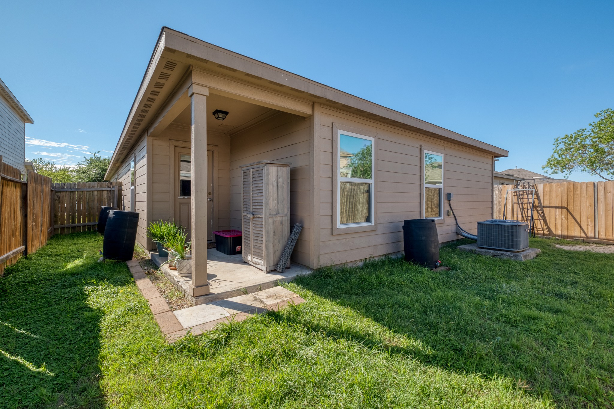 main property photo 23
