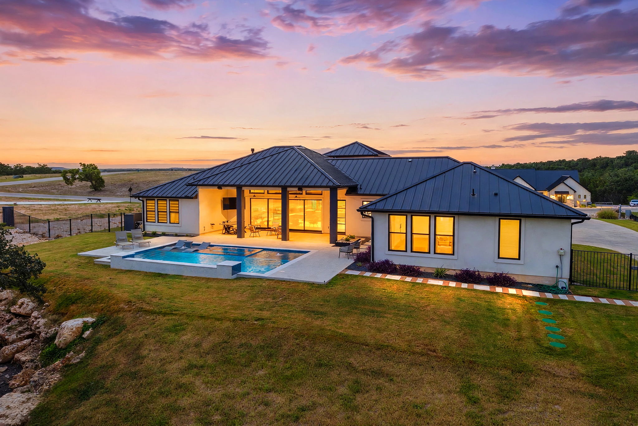 main property photo 33