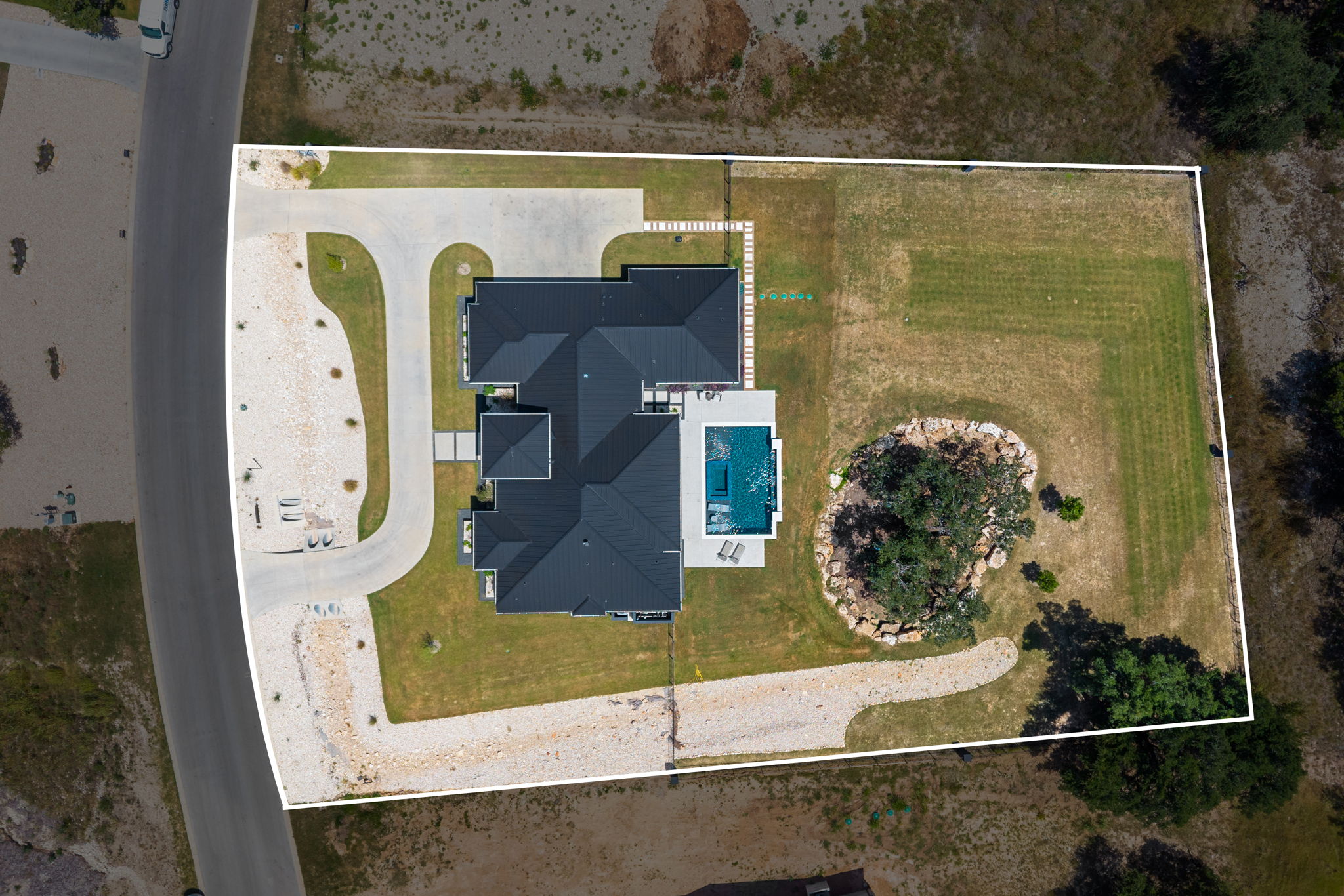 main property photo 36