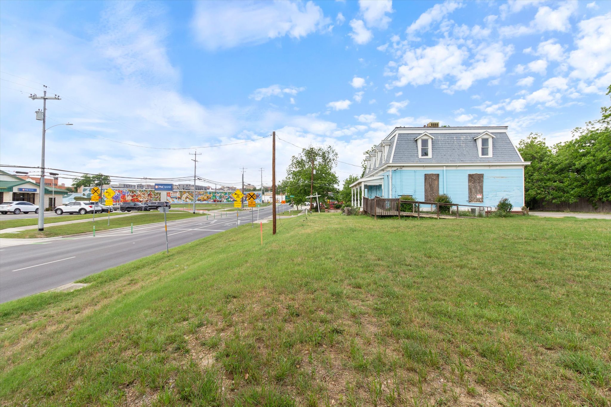 main property photo 19