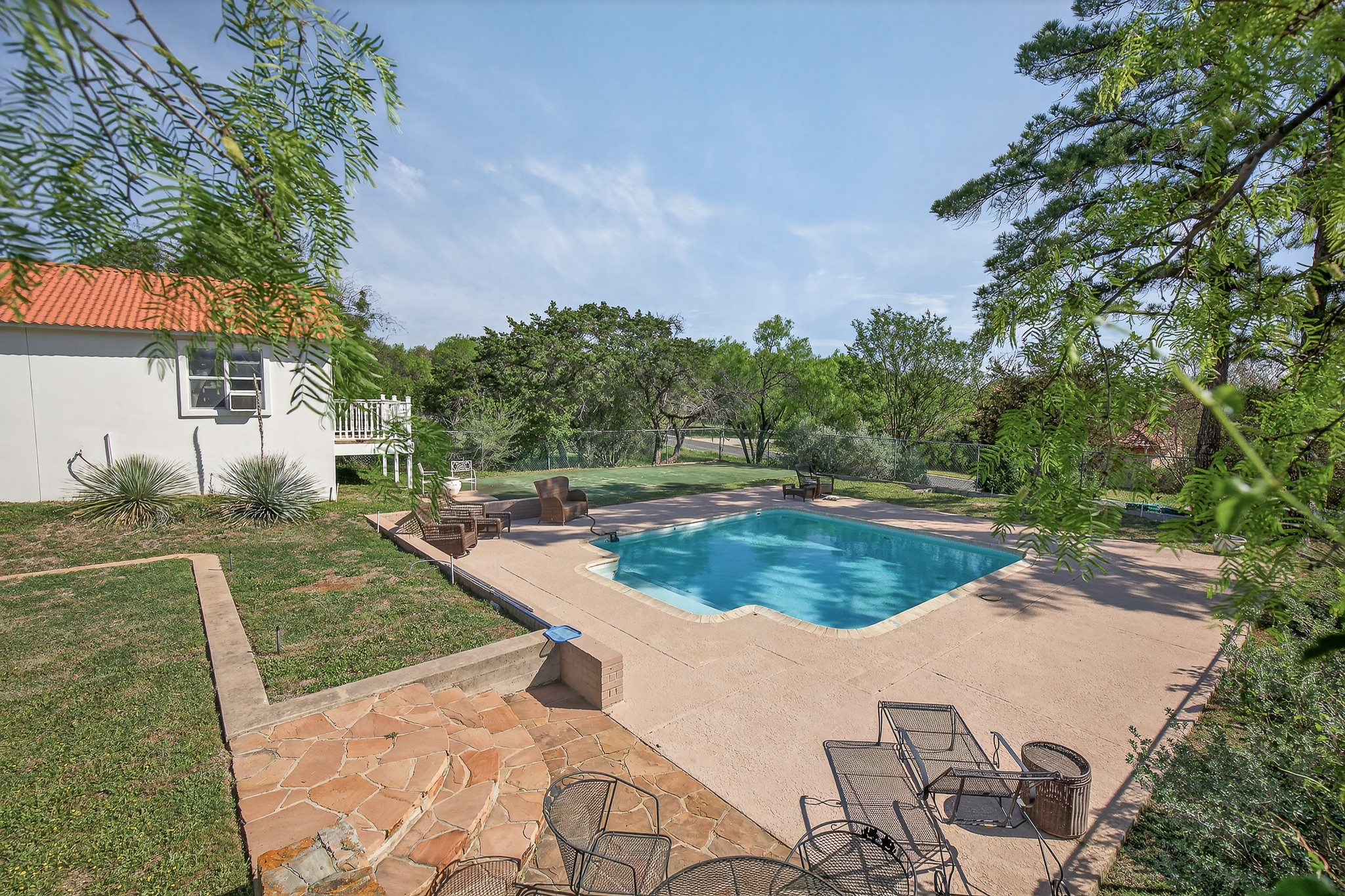 main property photo 24