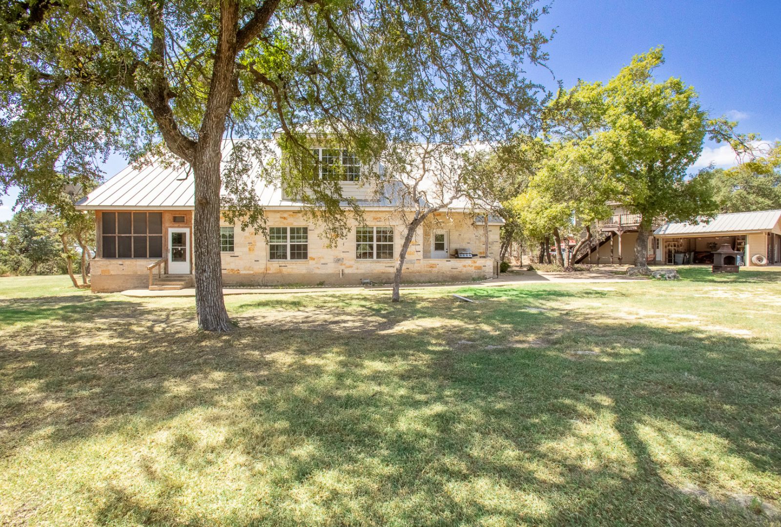 main property photo 11