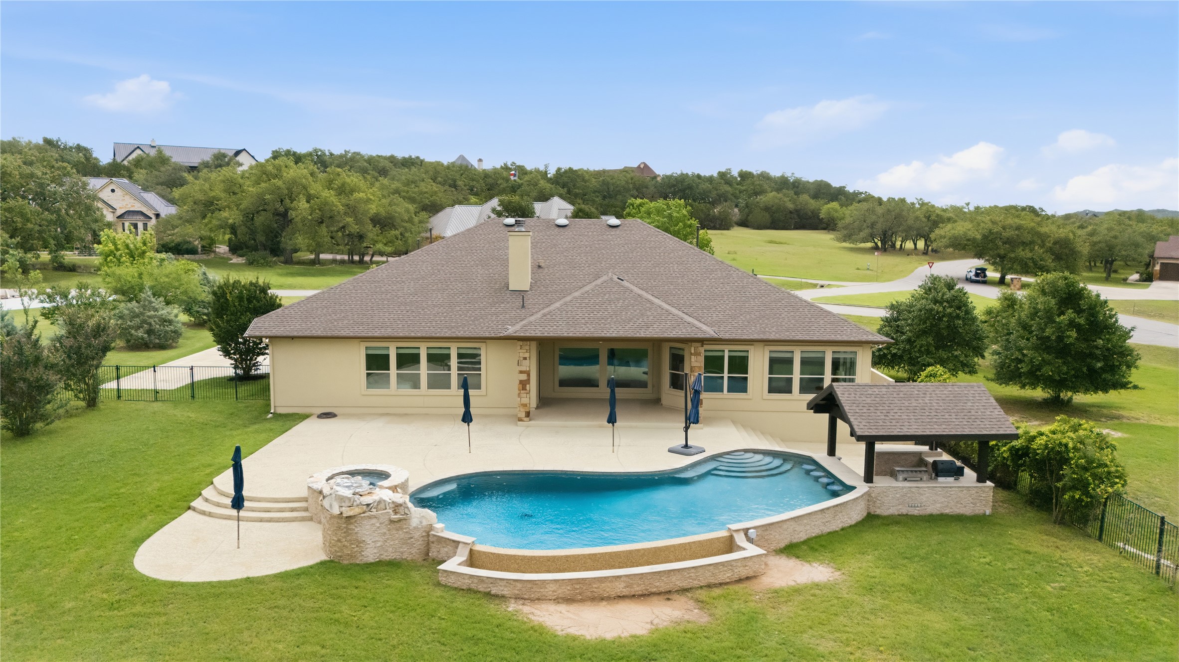 main property photo 2