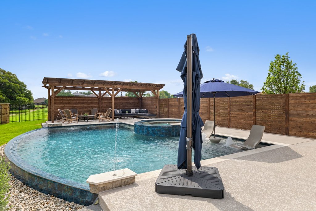 main property photo 32