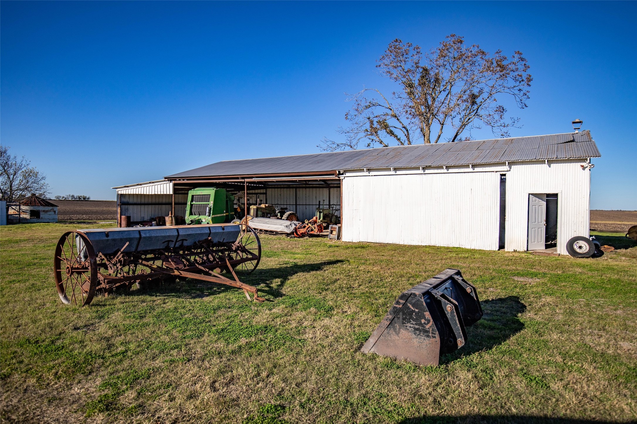 main property photo 23