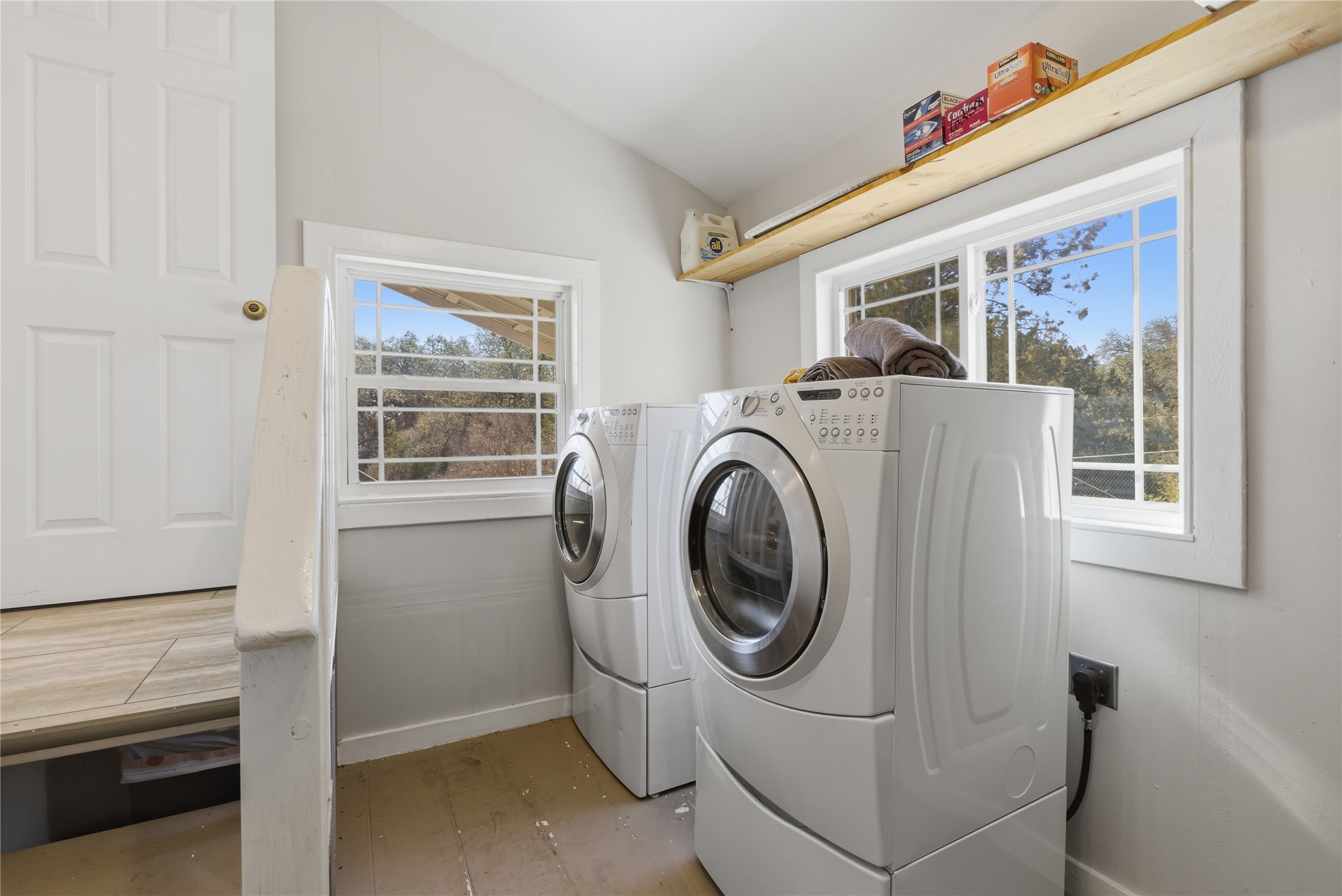 main property photo 28