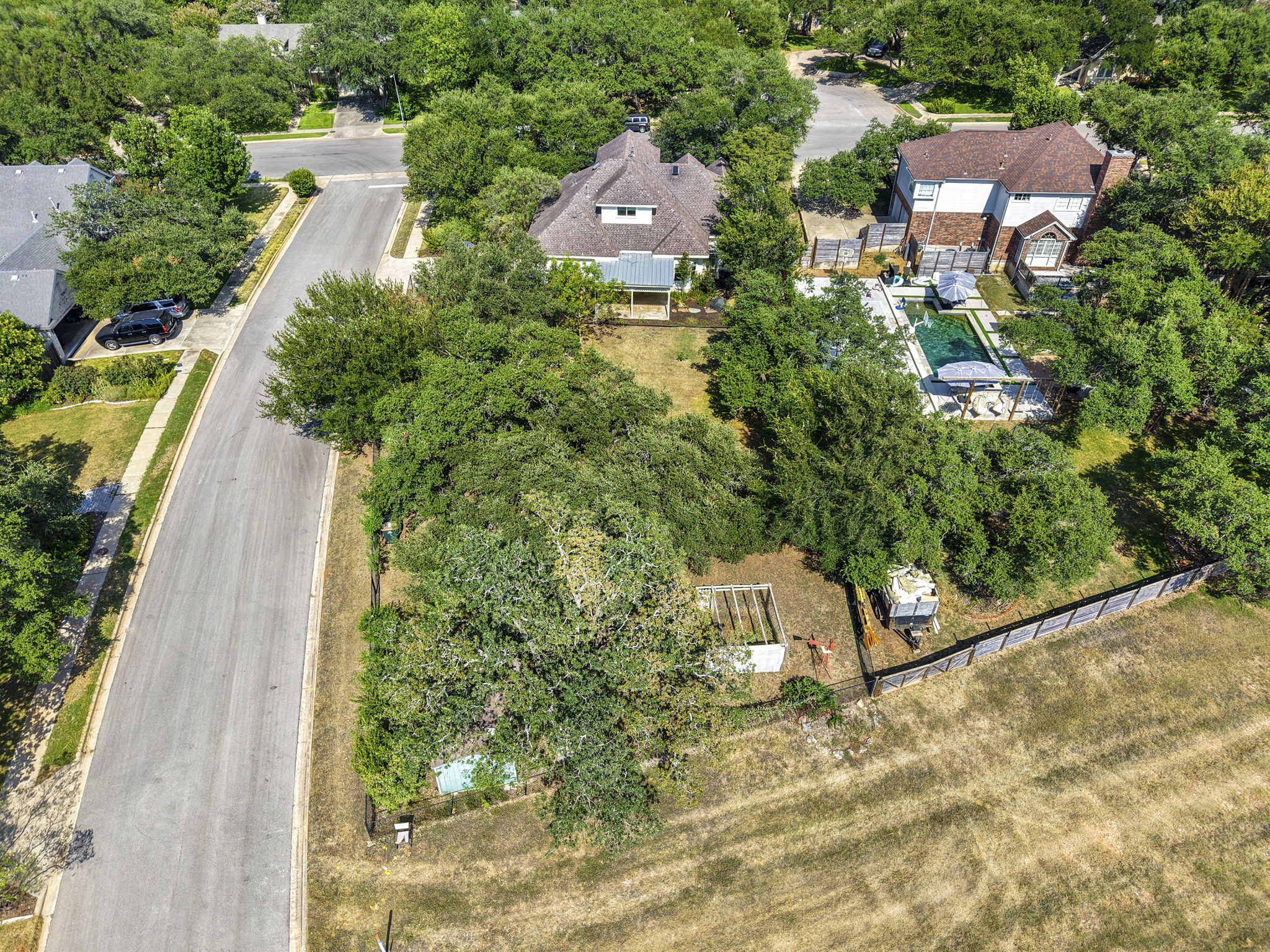 main property photo 37