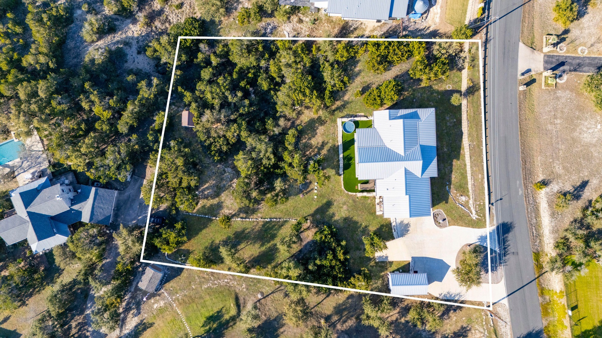 main property photo 28