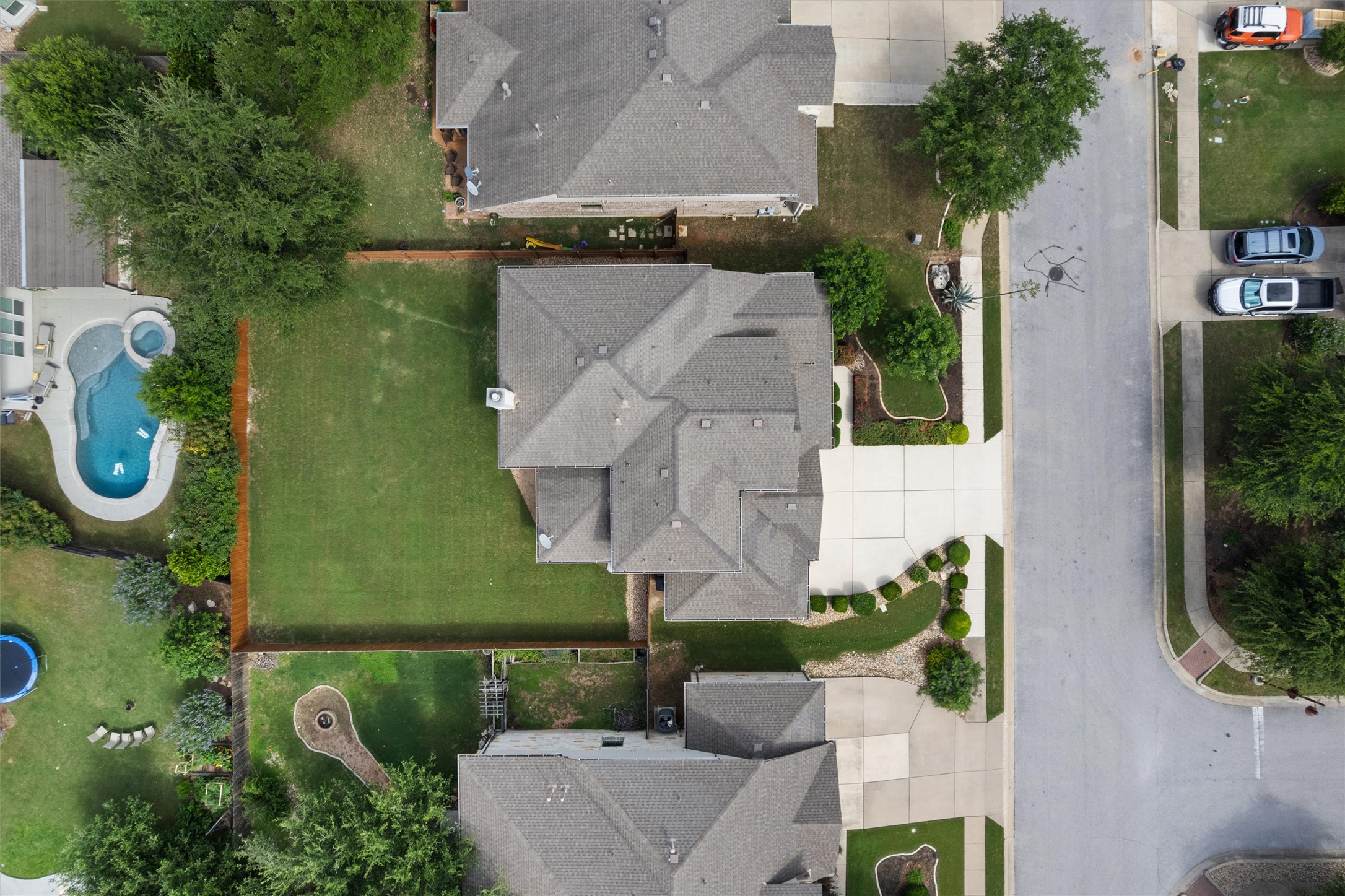 main property photo 32