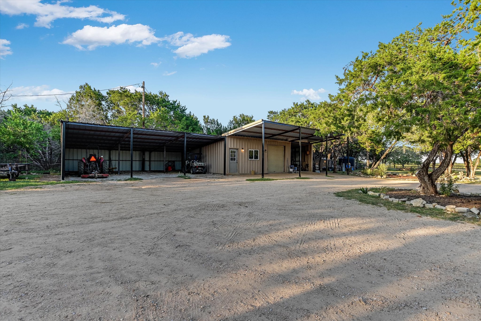main property photo 37