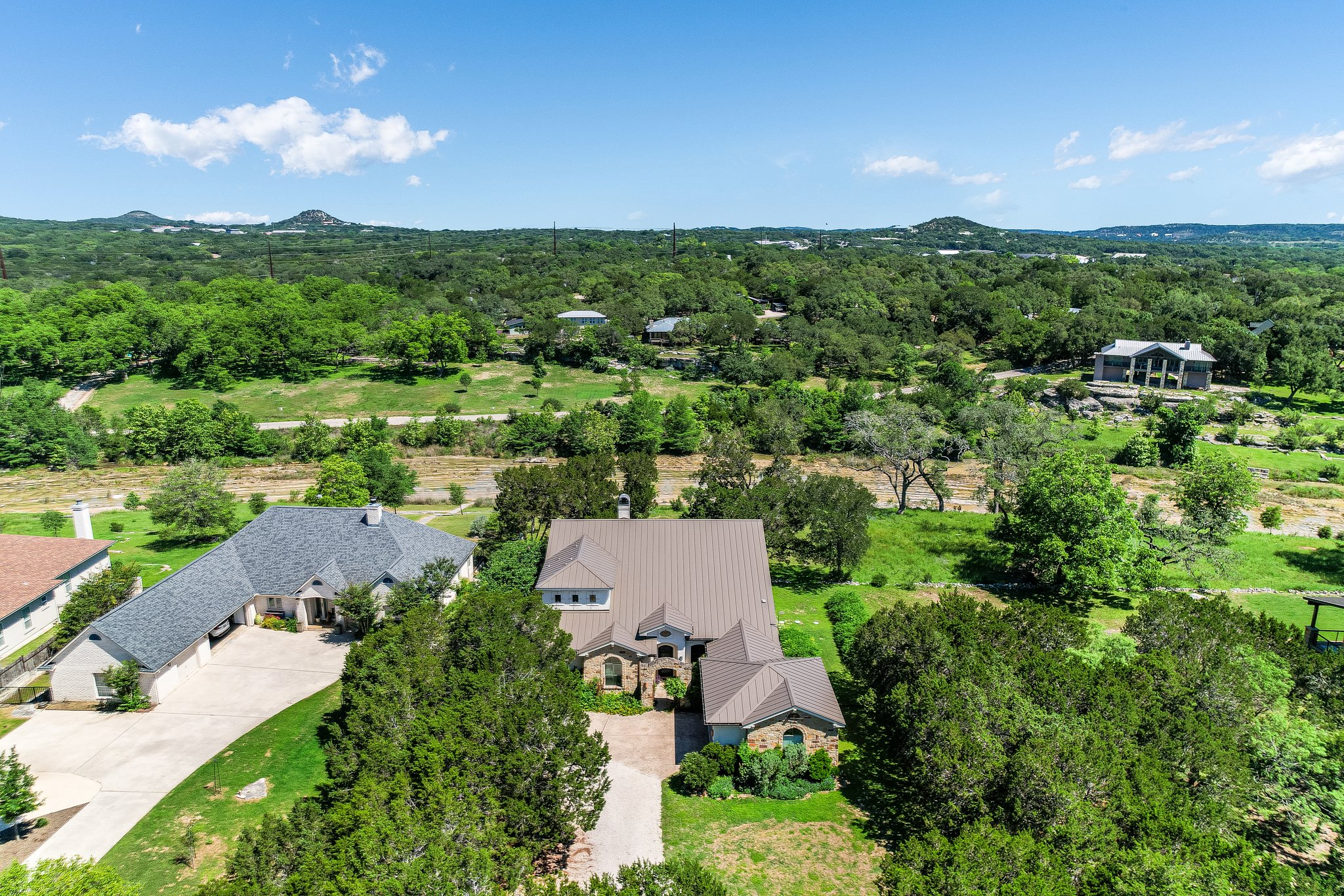 main property photo 30