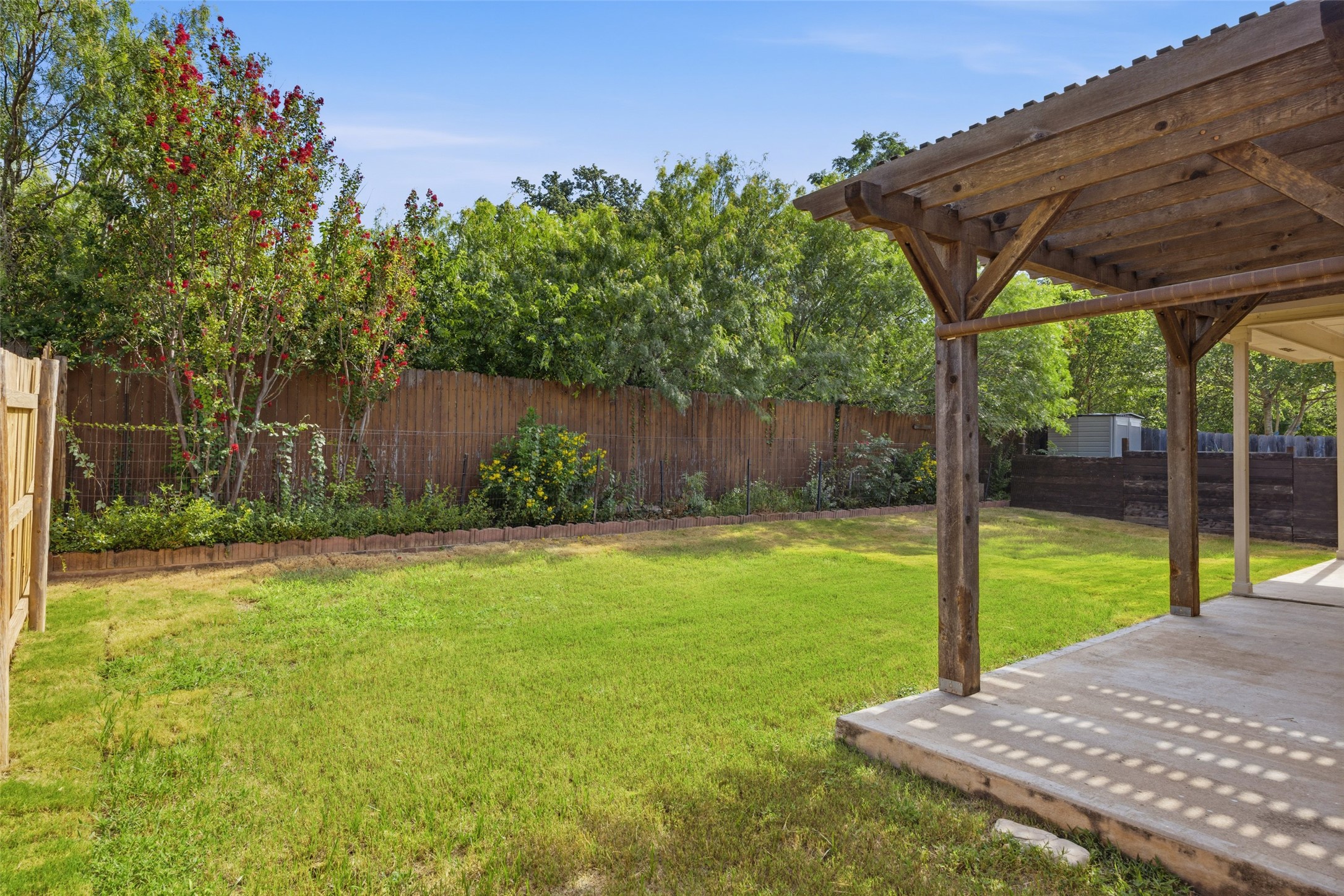 main property photo 28