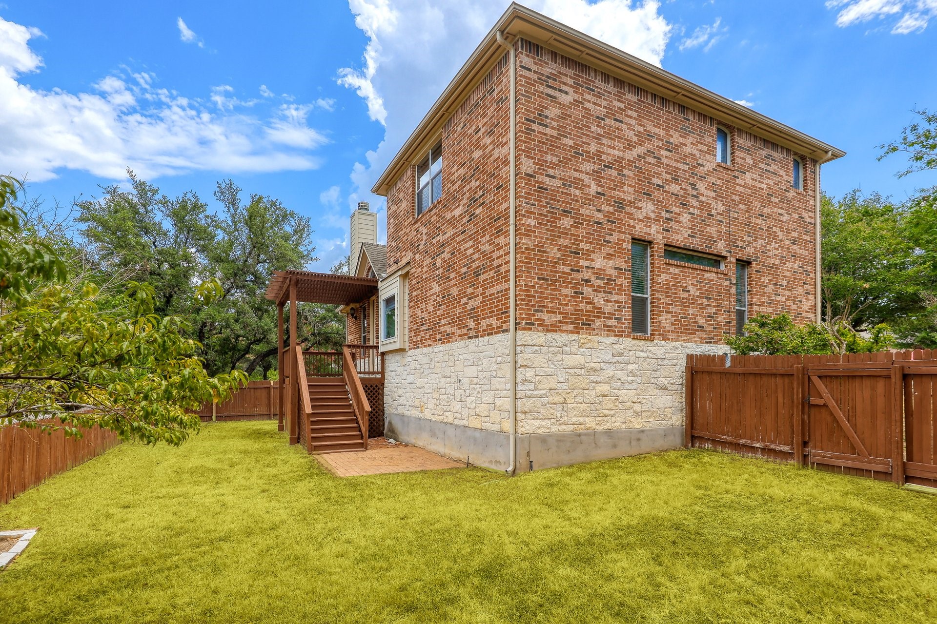 main property photo 28