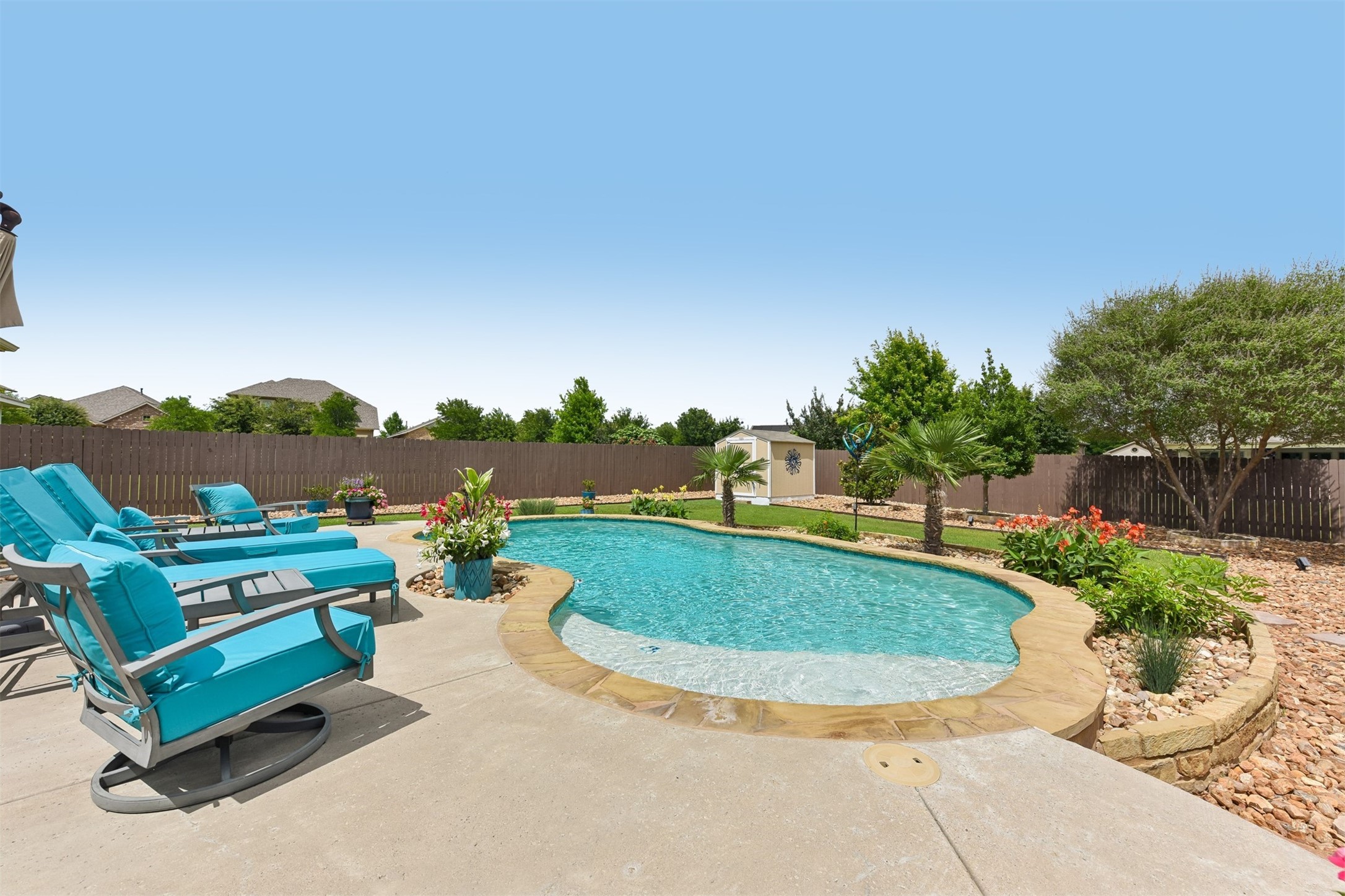 main property photo 20