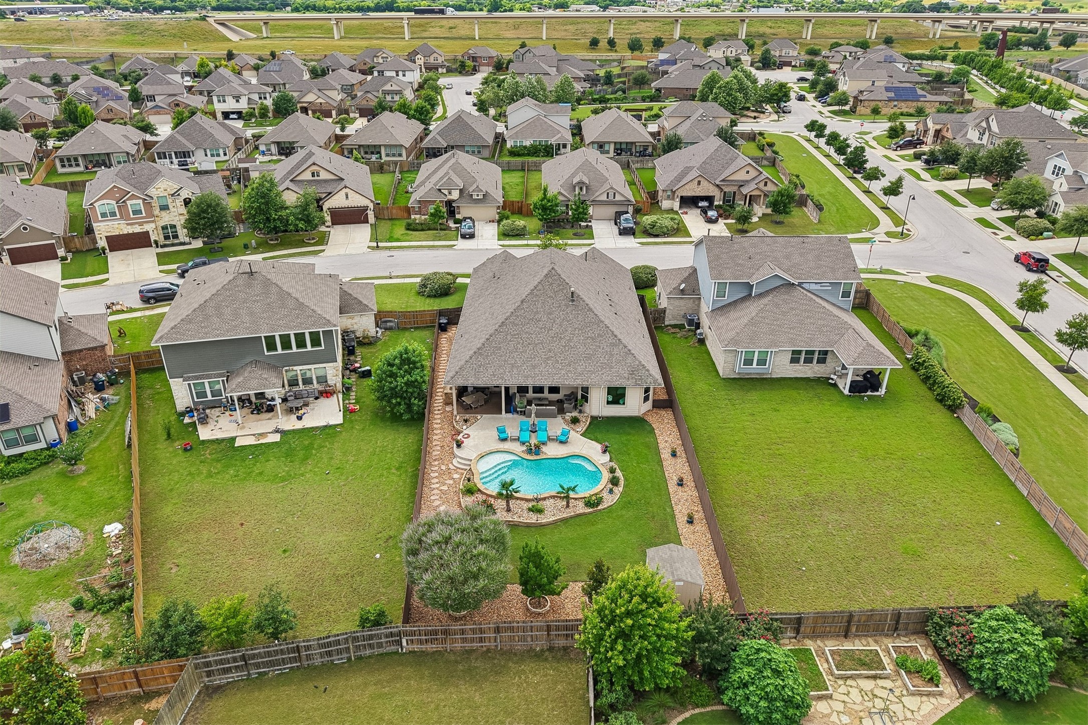 main property photo 24