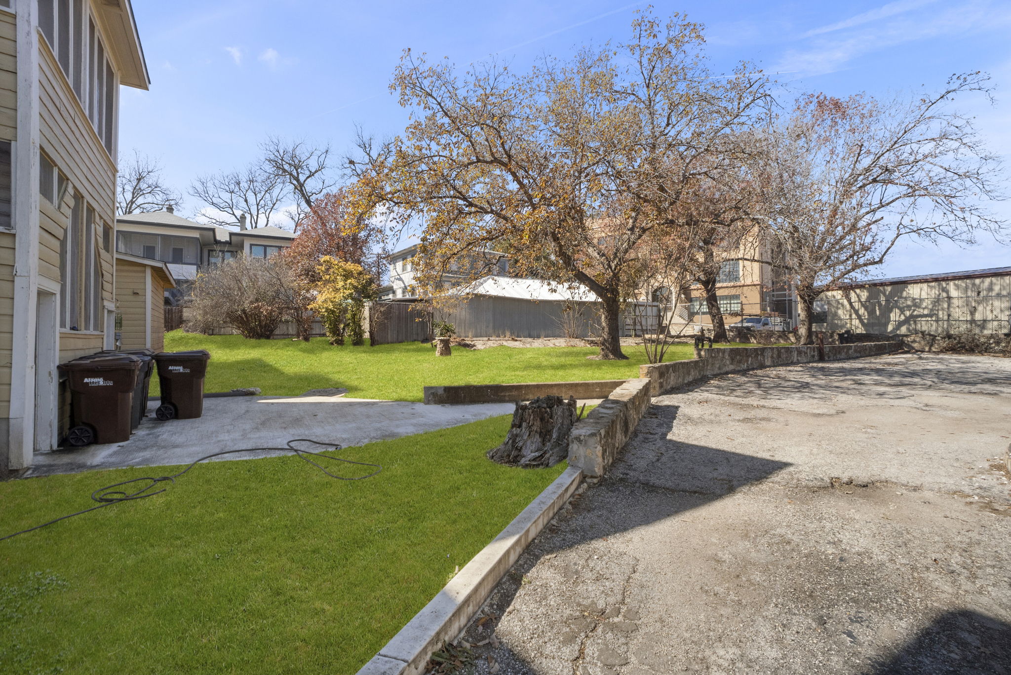 main property photo 18