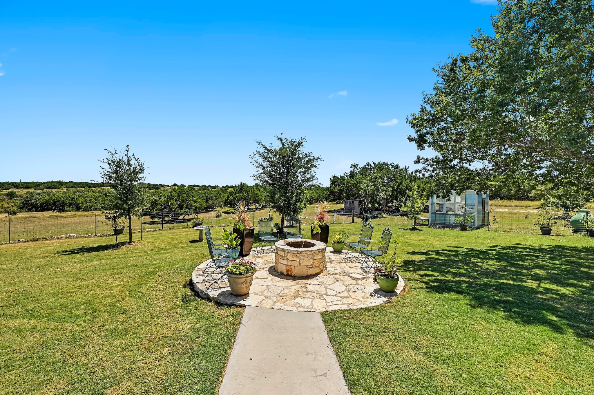 main property photo 19