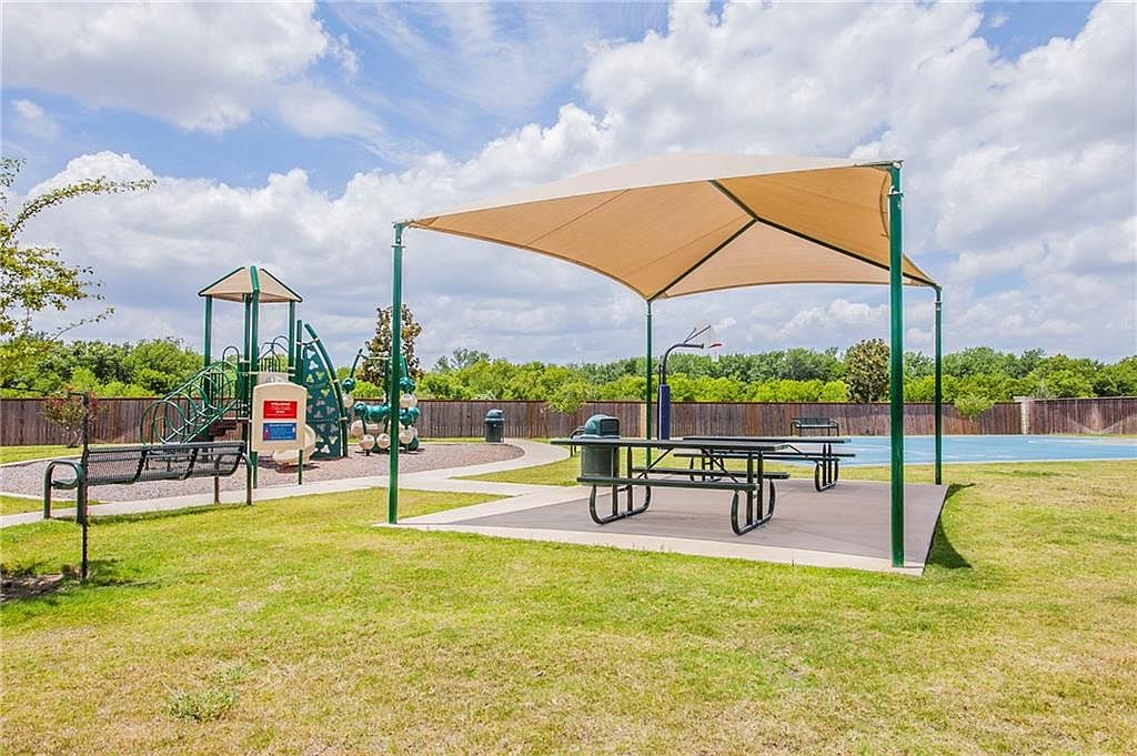 main property photo 16