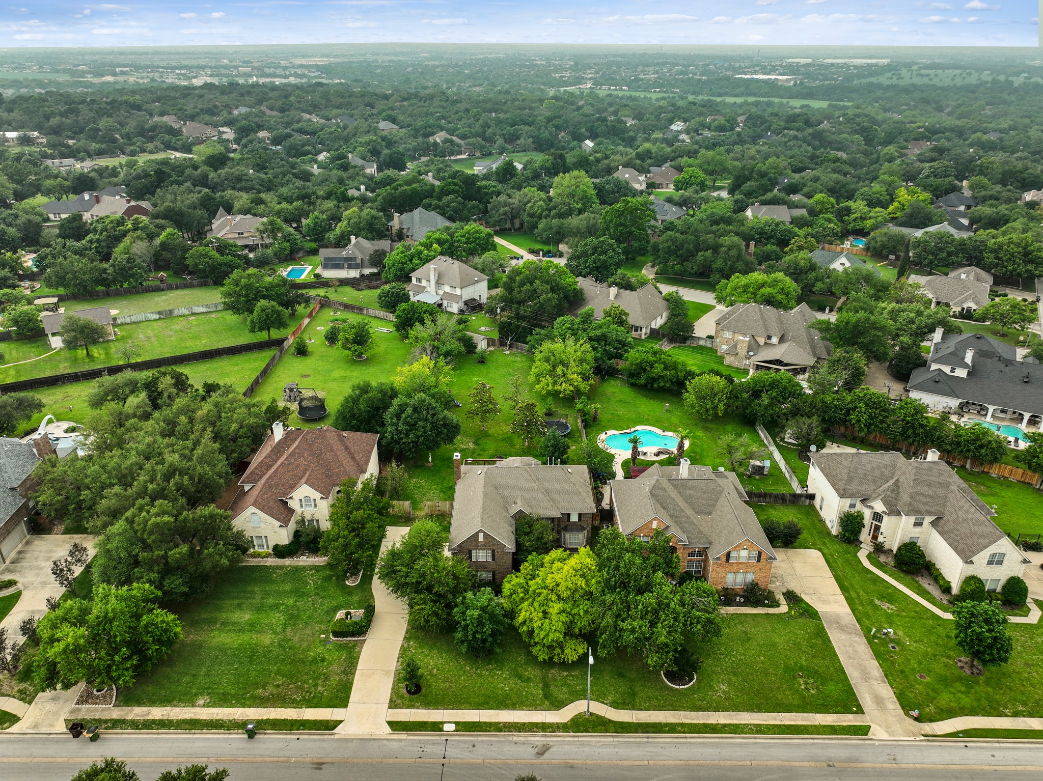 main property photo 33