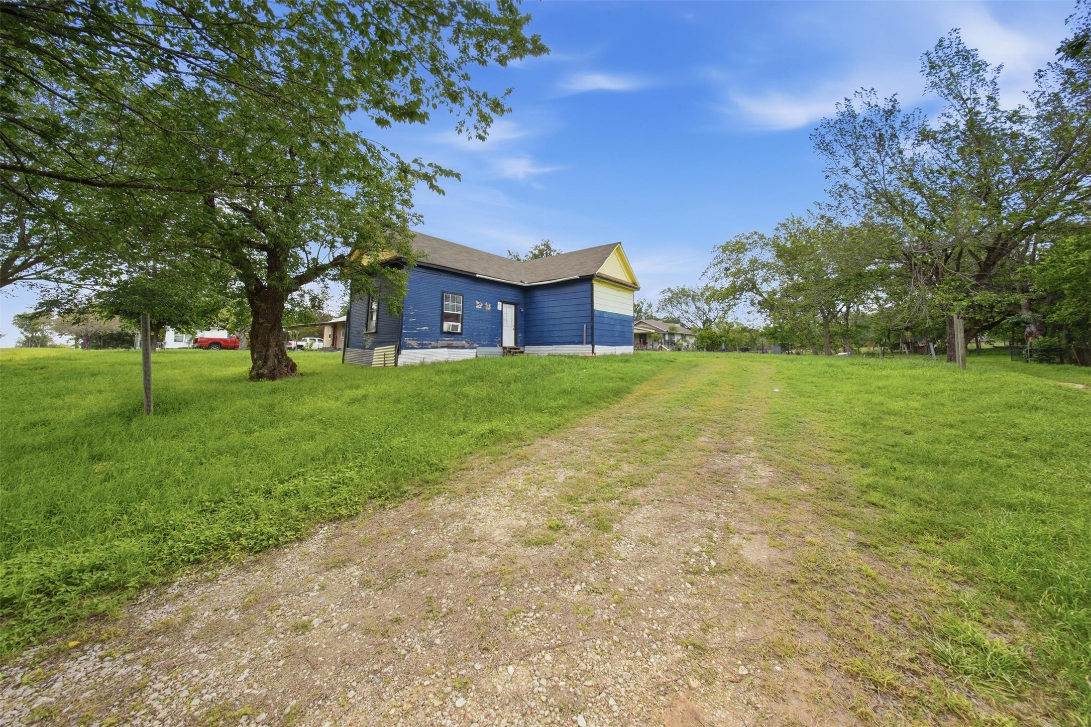 main property photo 25