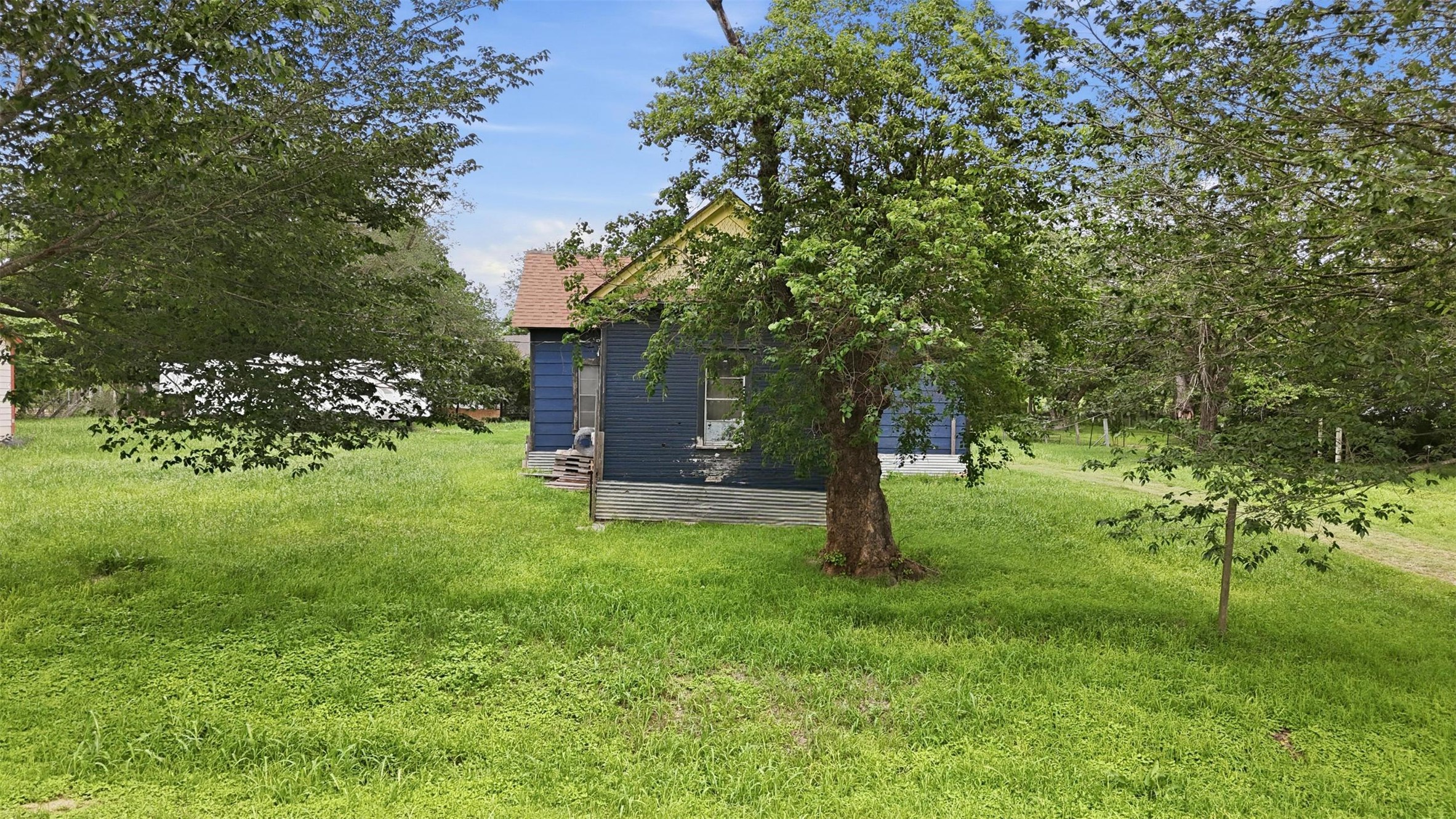 main property photo 32
