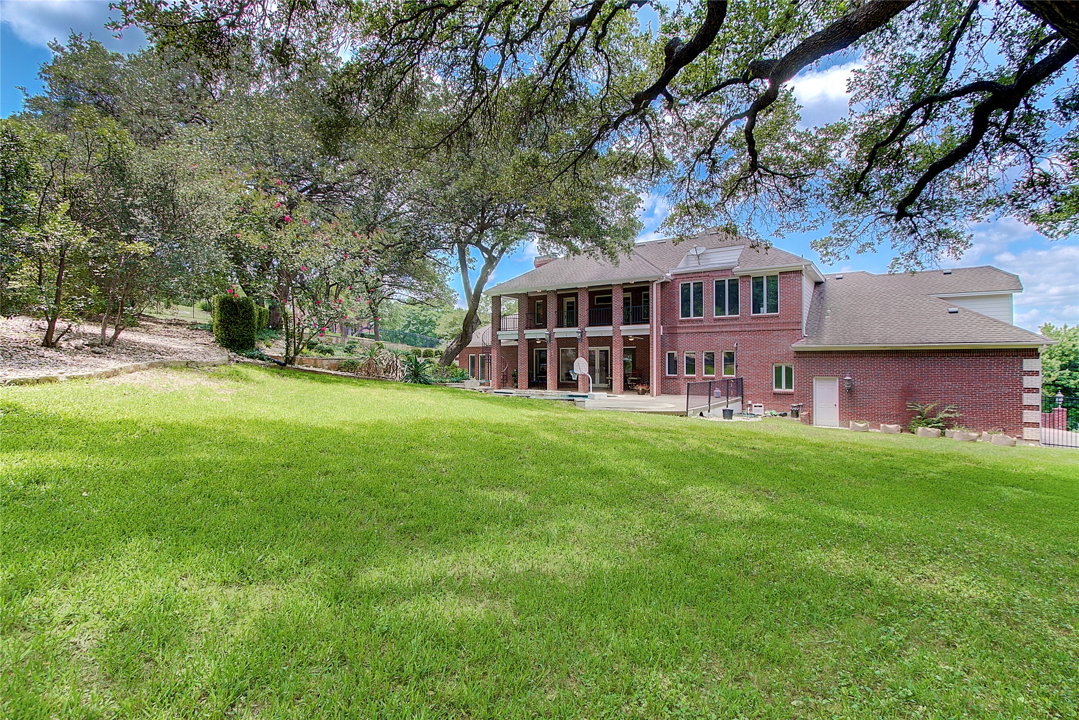 main property photo 28