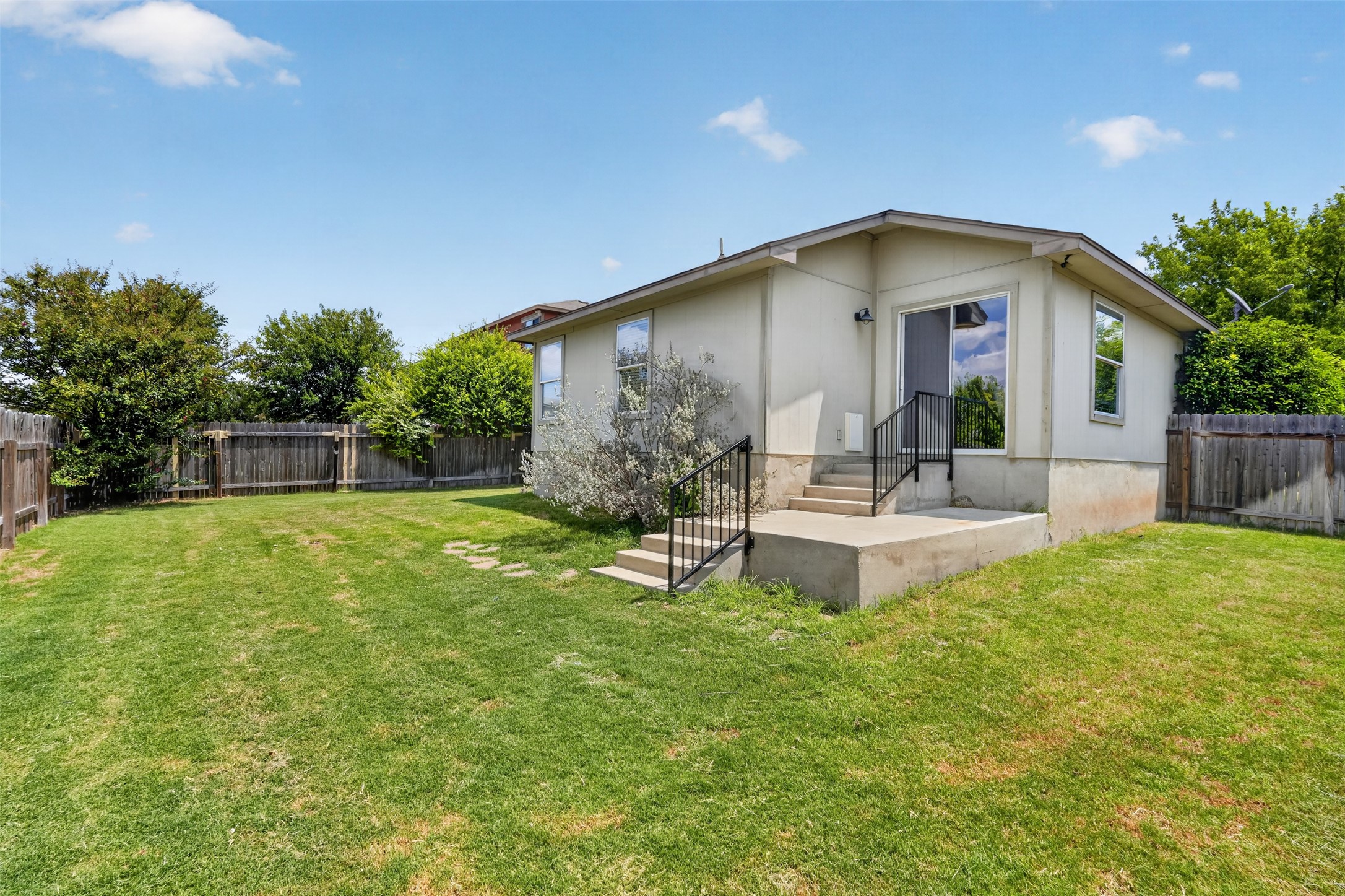 main property photo 30