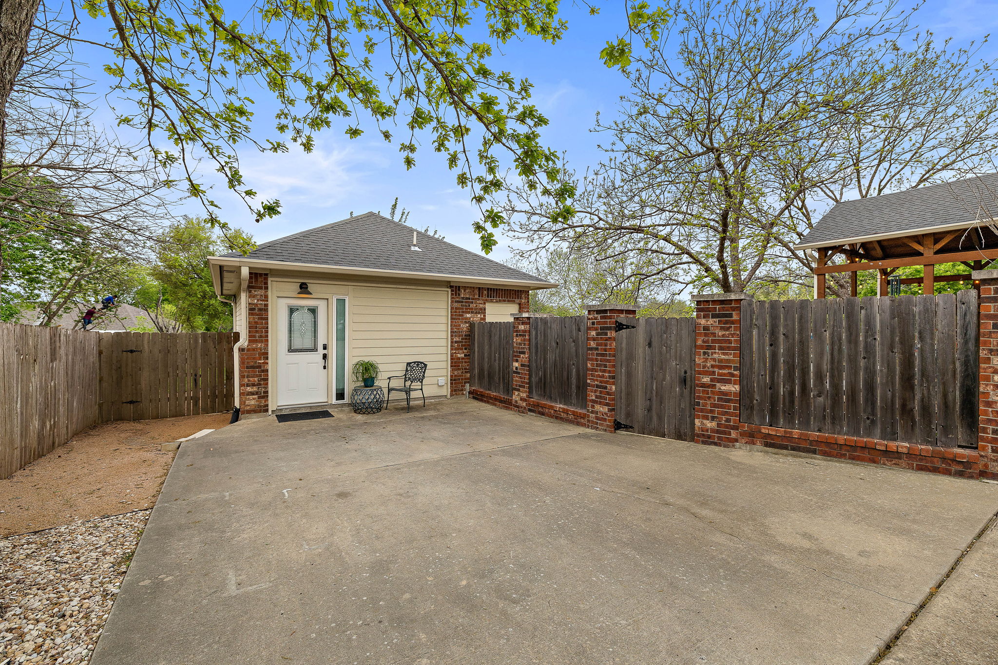 main property photo 28