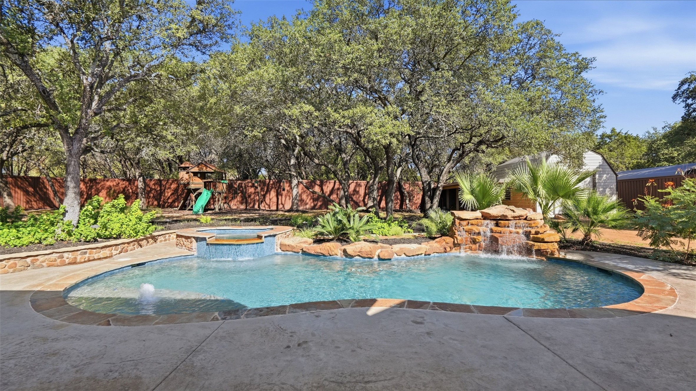 main property photo 33