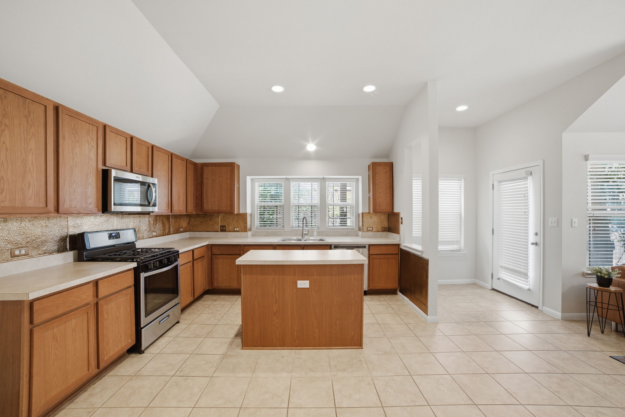 main property photo 8
