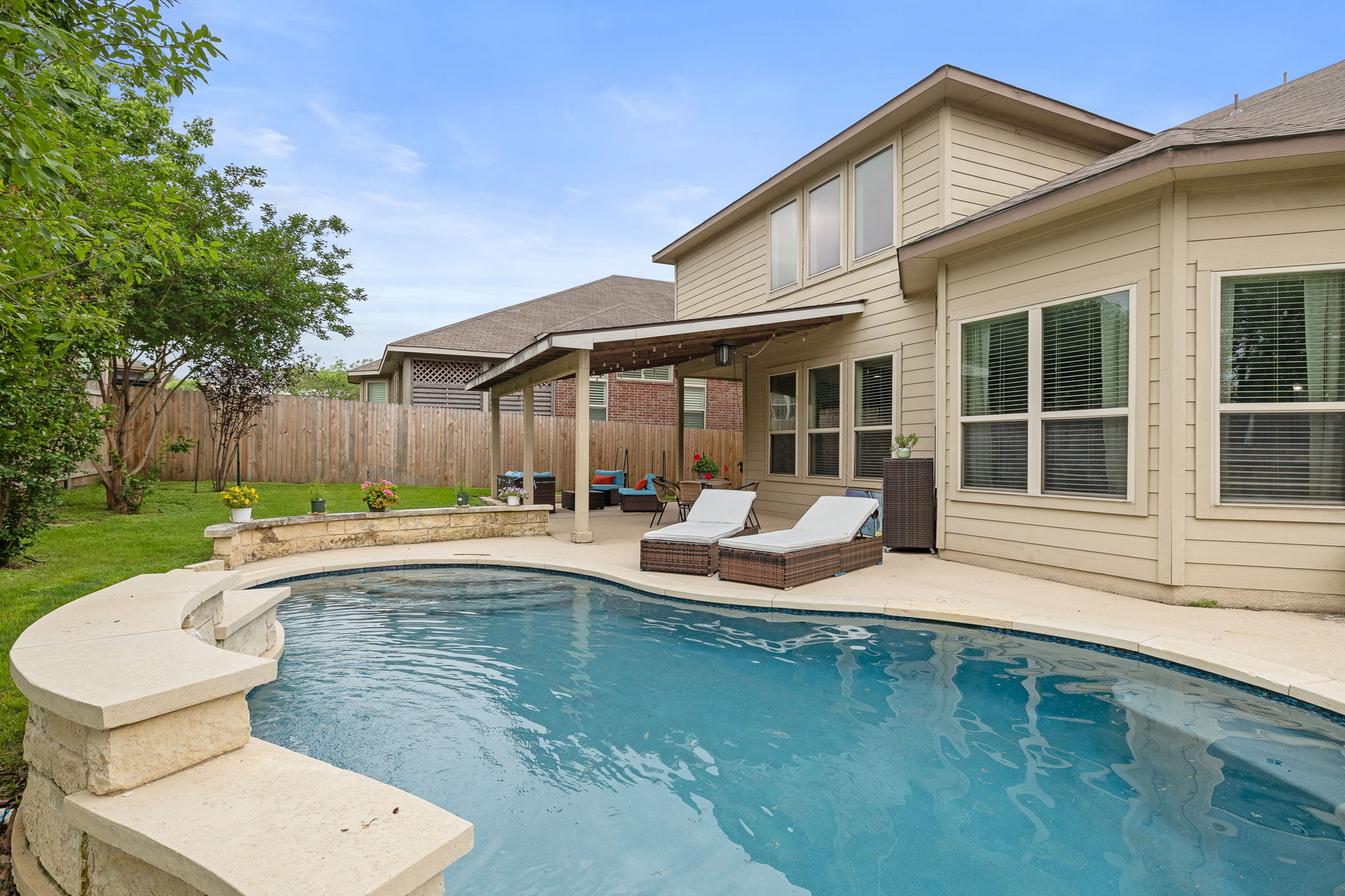main property photo 33