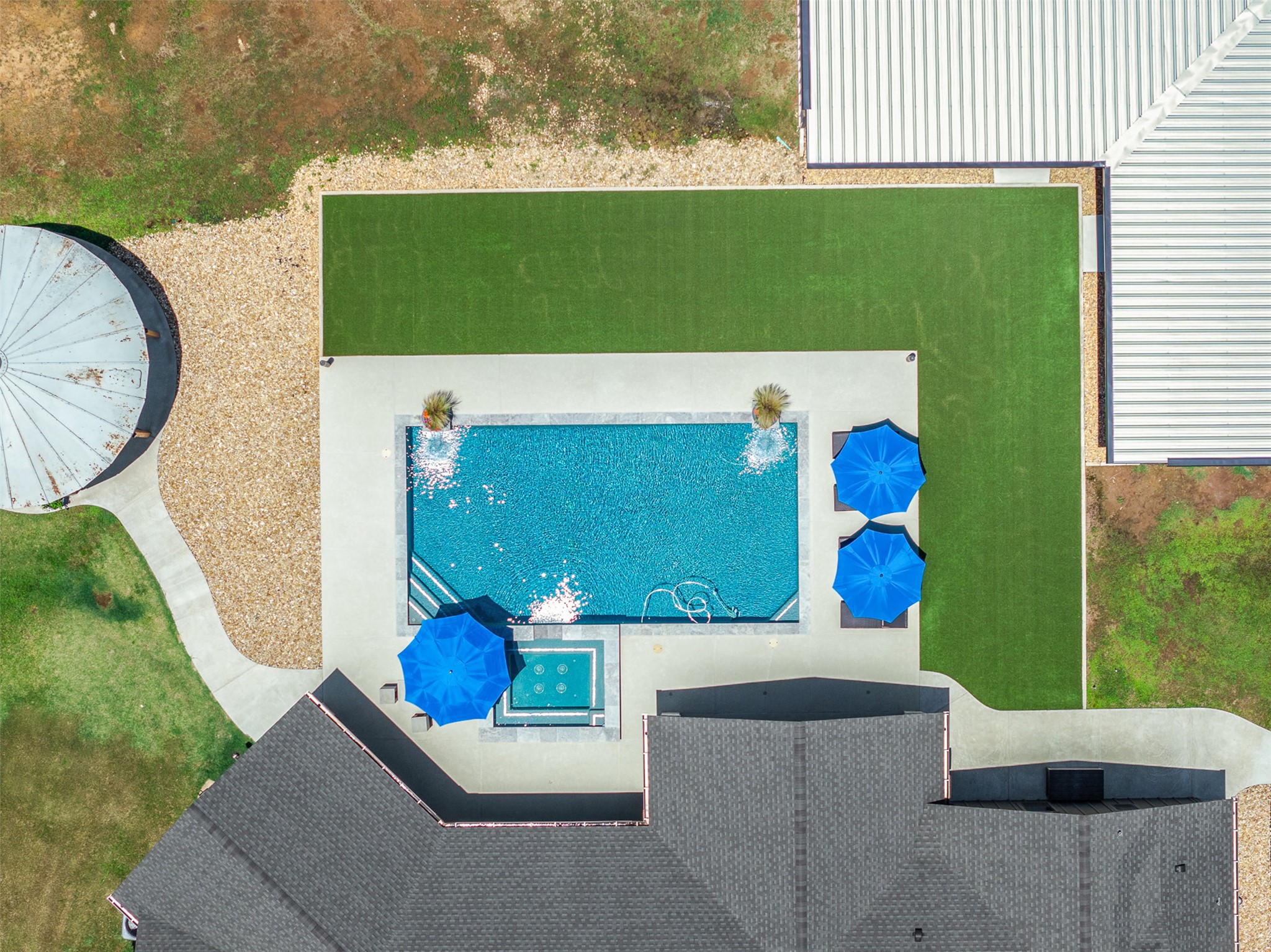 main property photo 33