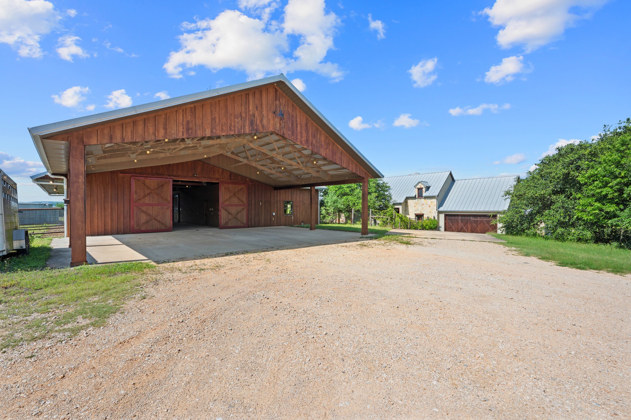 main property photo 16