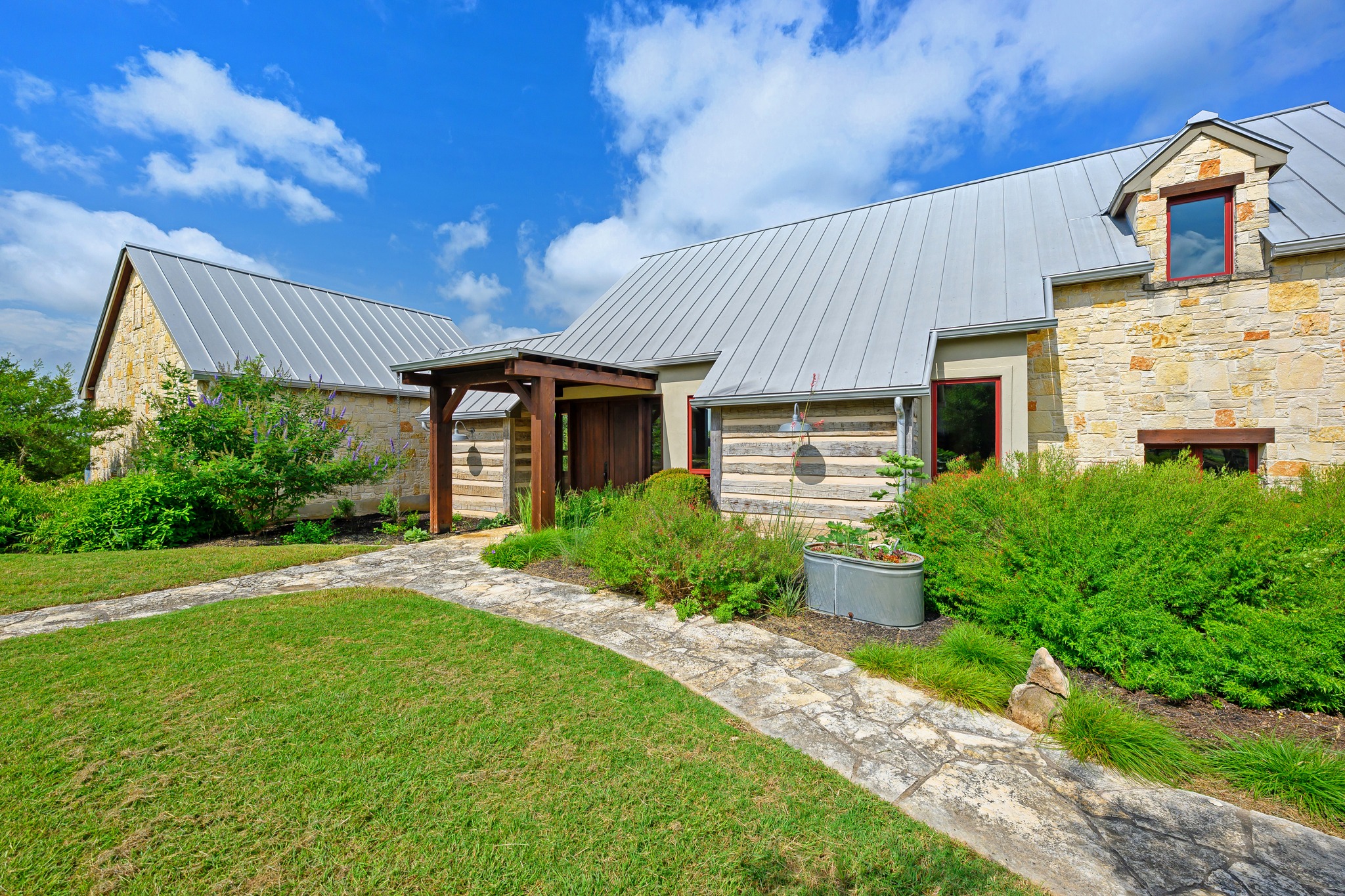 main property photo 8