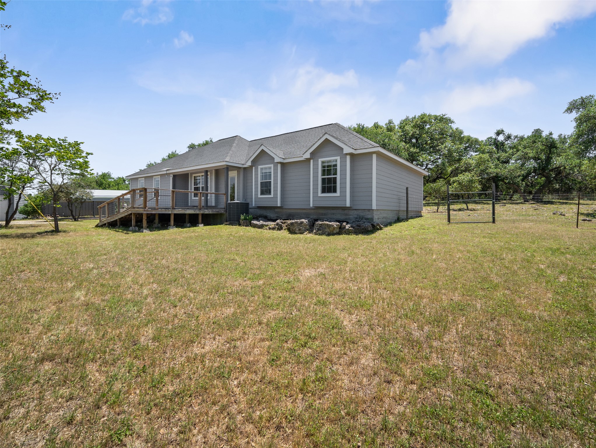main property photo 17